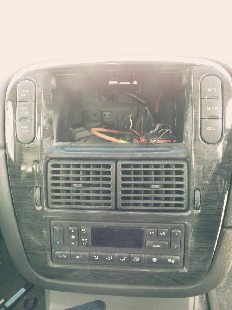 Ford Explorer - UT 2001-2005