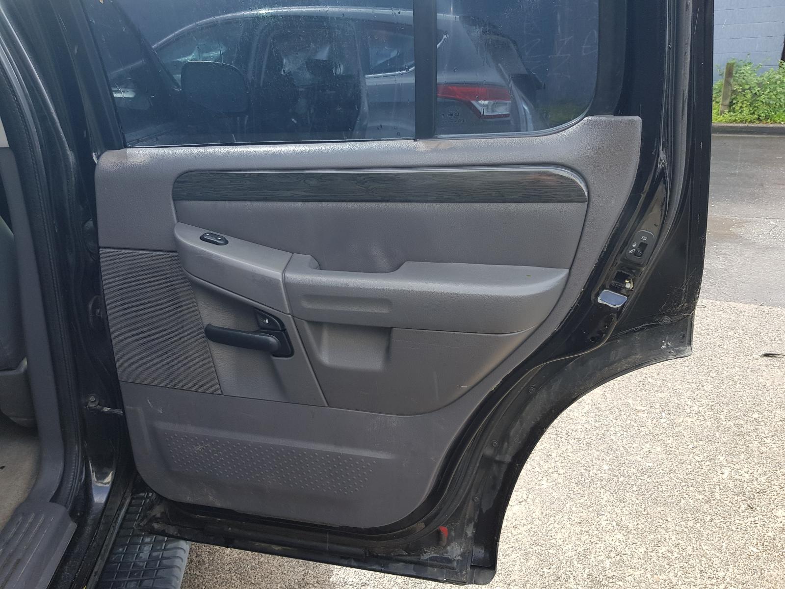 Ford Explorer - UT 2001-2005