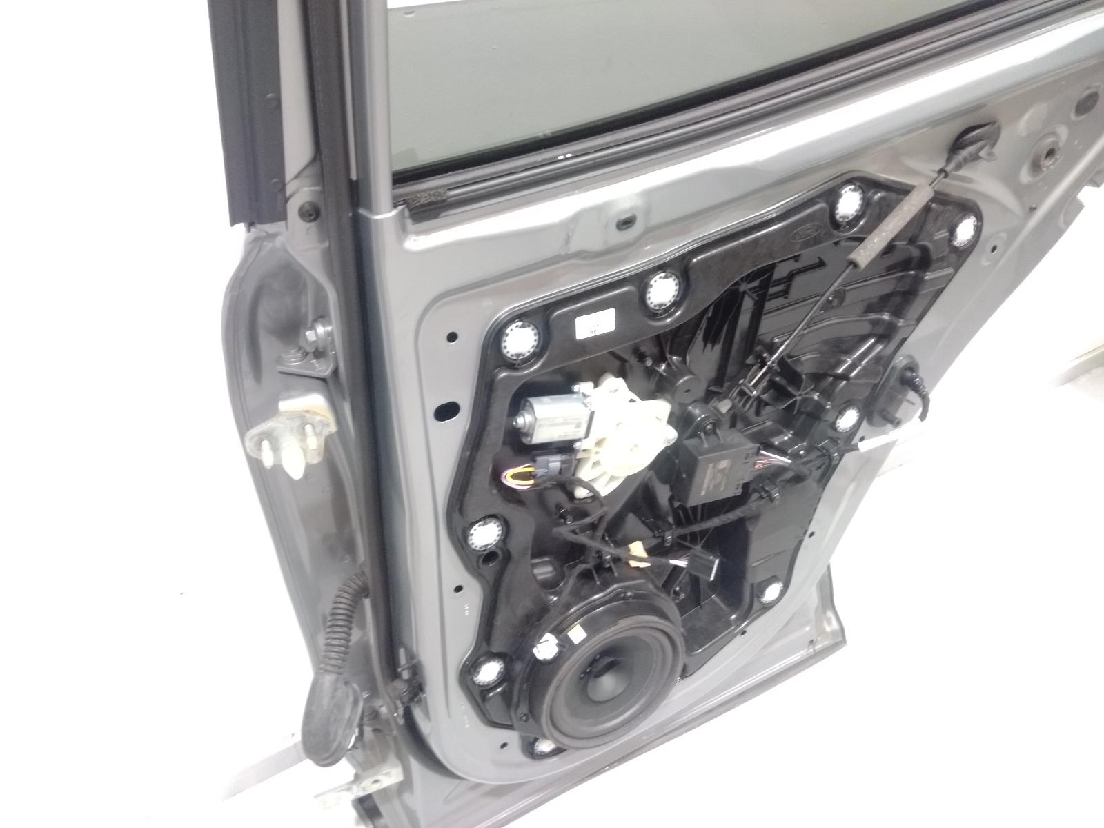 Right_Rear_Door_Sliding