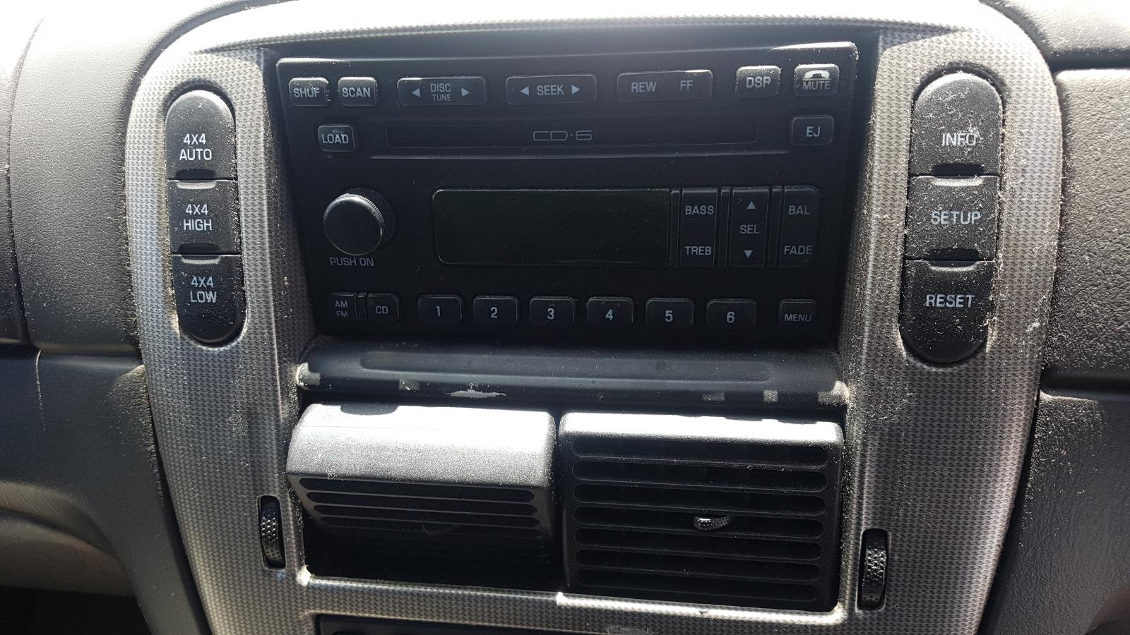 Ford Explorer - UT 2001-2005