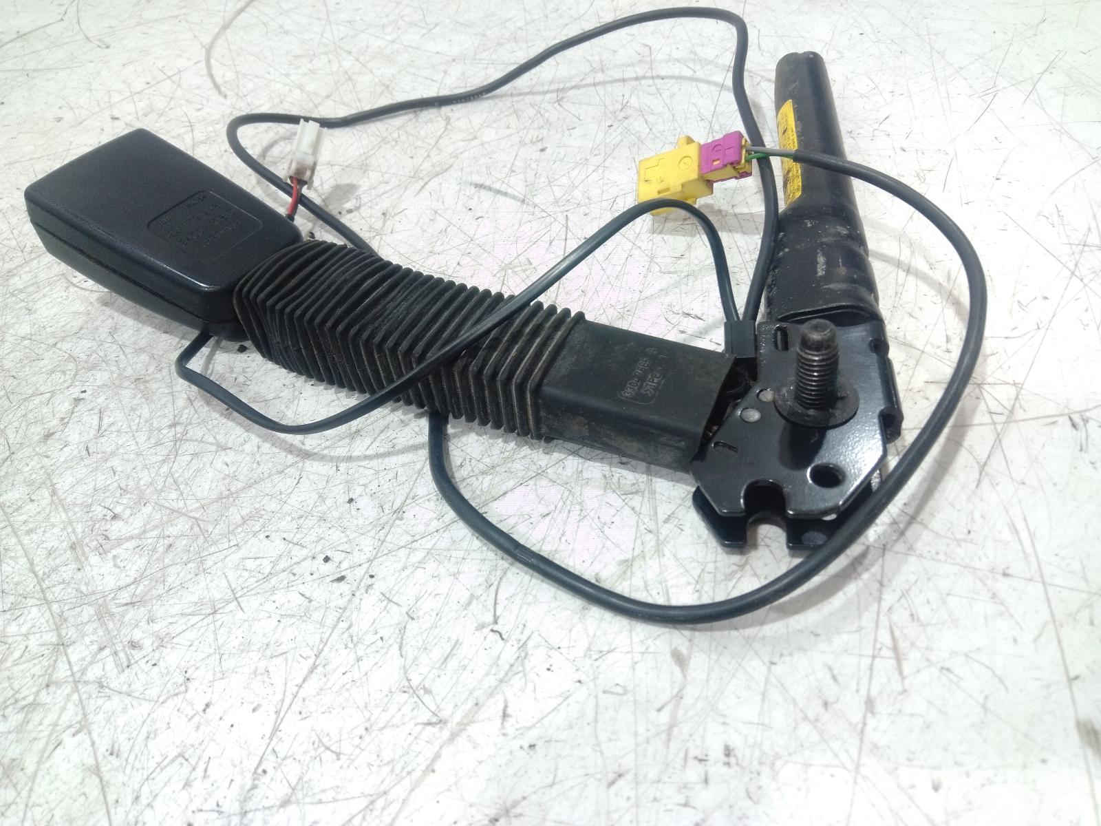 Seat_Belt_Stalk