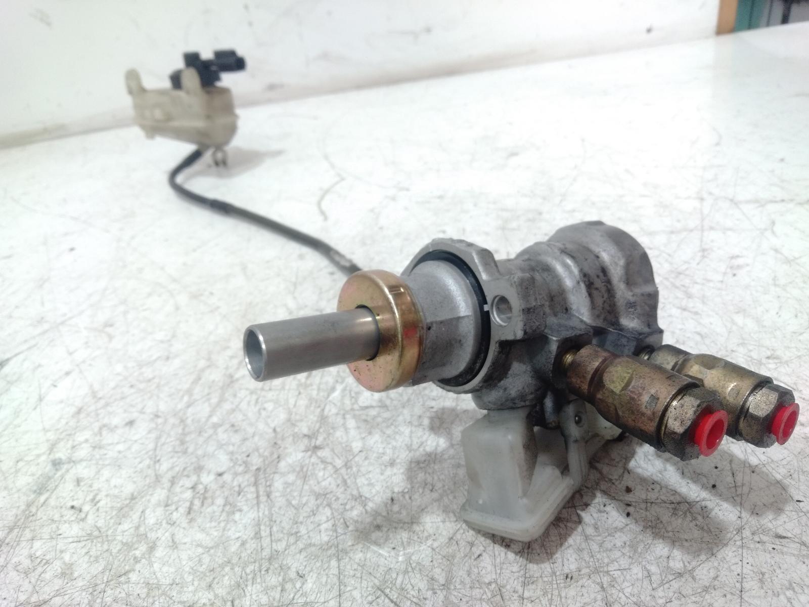 Master_Cylinder