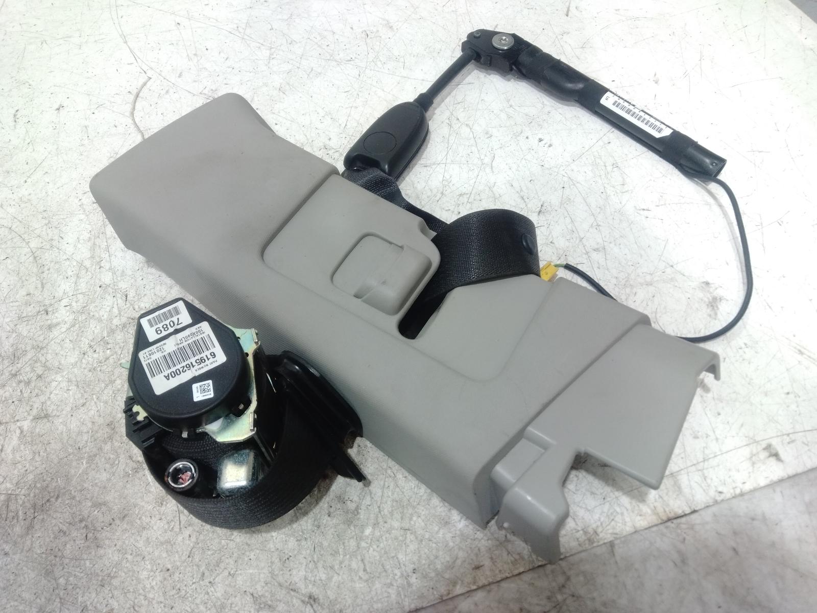 Seat_Belt_Stalk