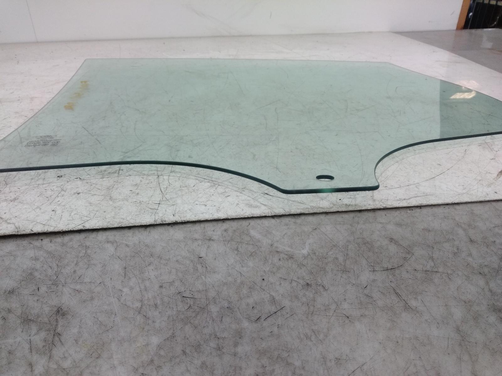 Right_Rear_Door_Window