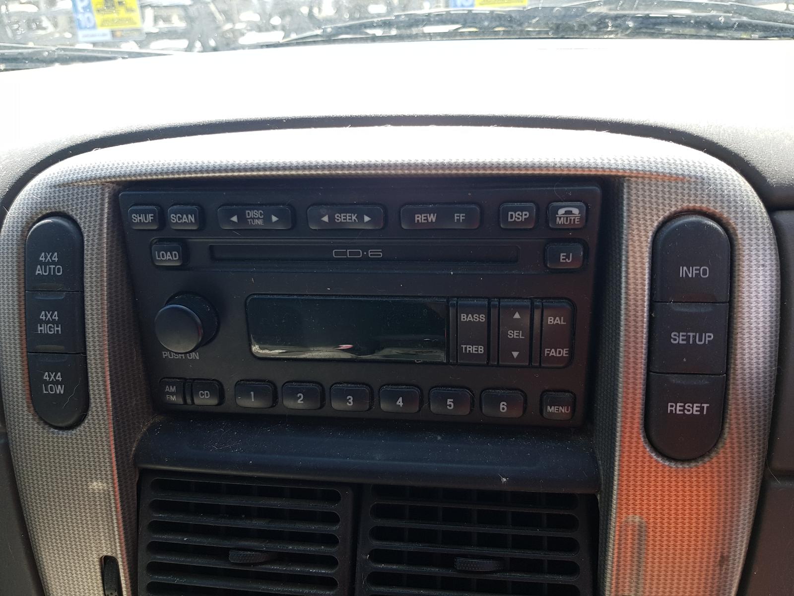 Ford Explorer - UT 2001-2005