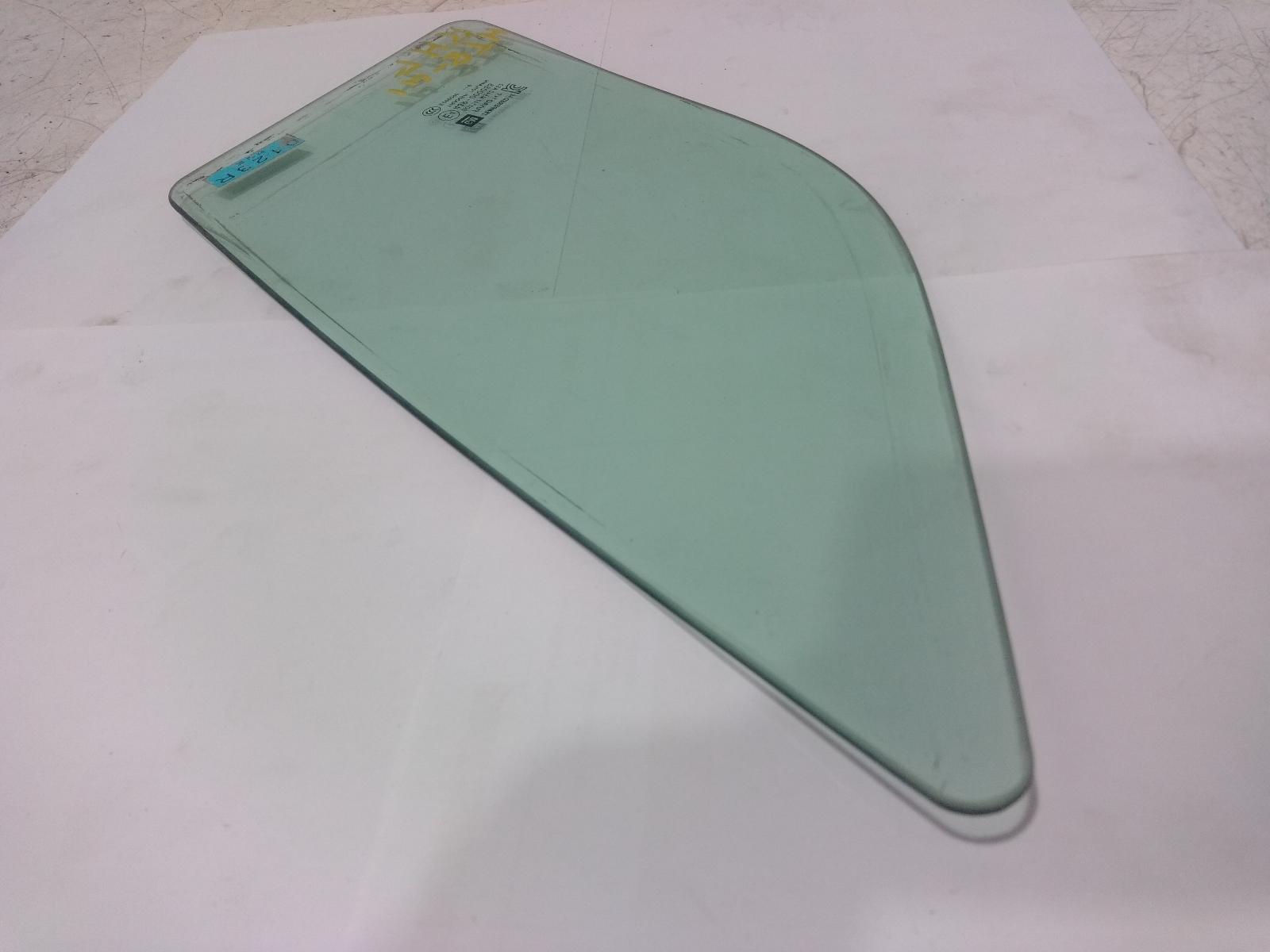 Right Front 1q Door Glass