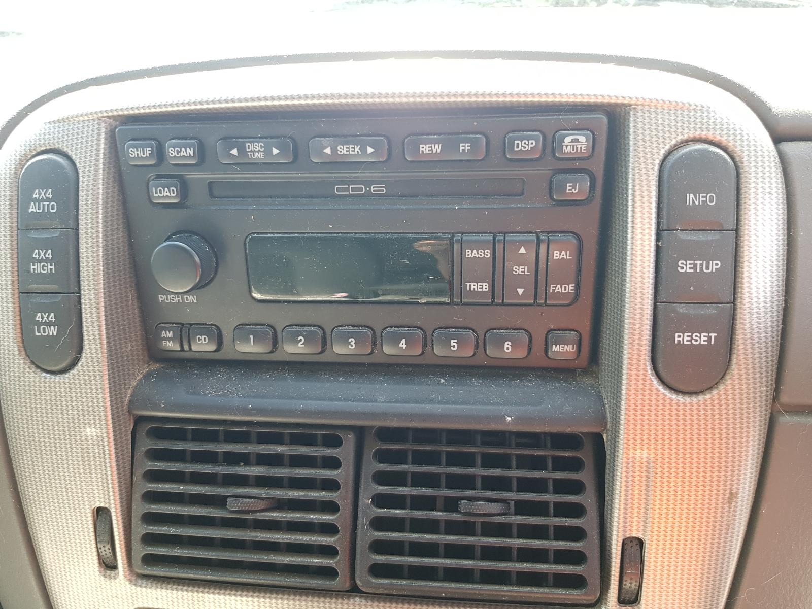 Ford Explorer - UT 2001-2005