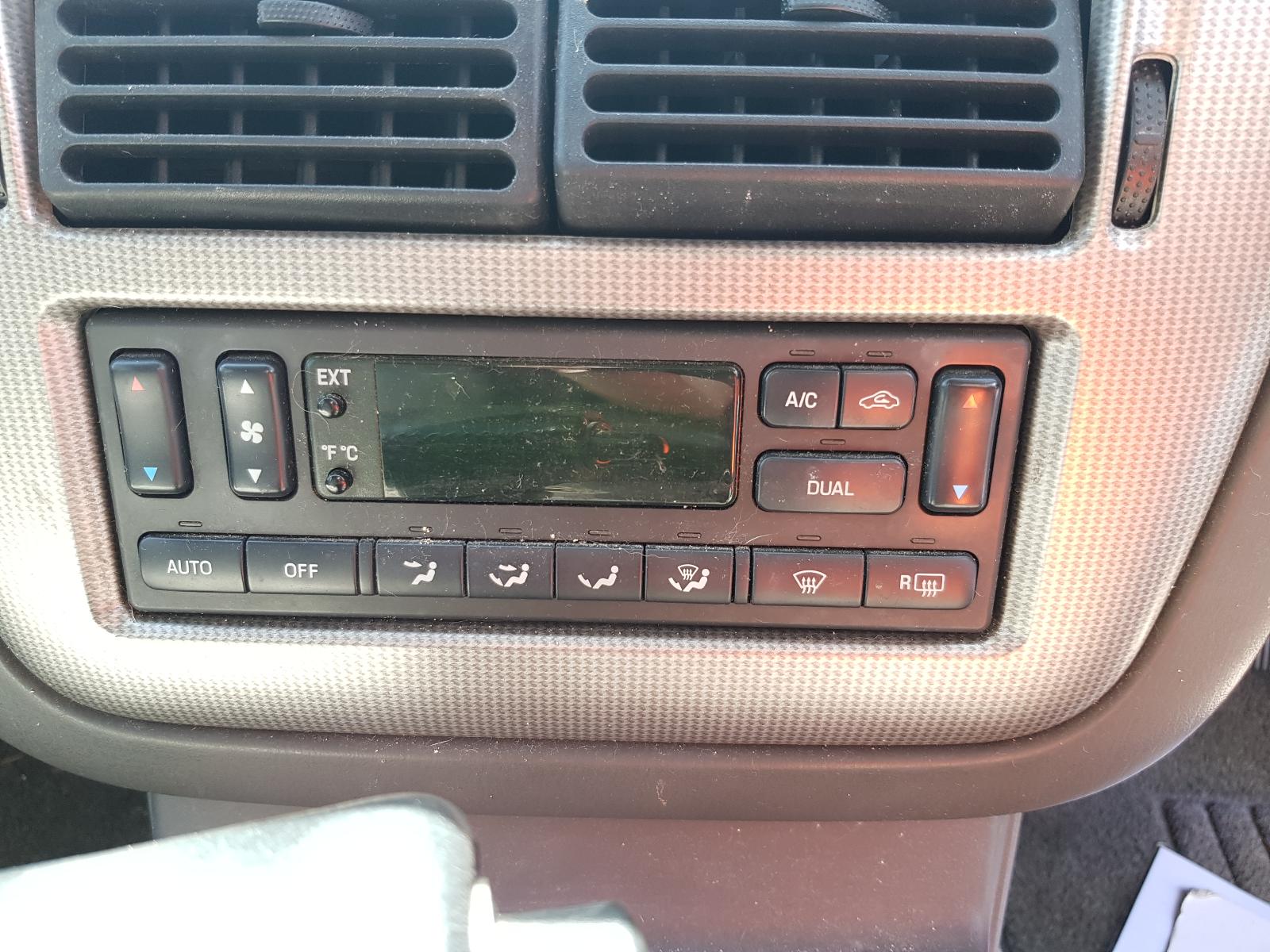 Ford Explorer - UT 2001-2005