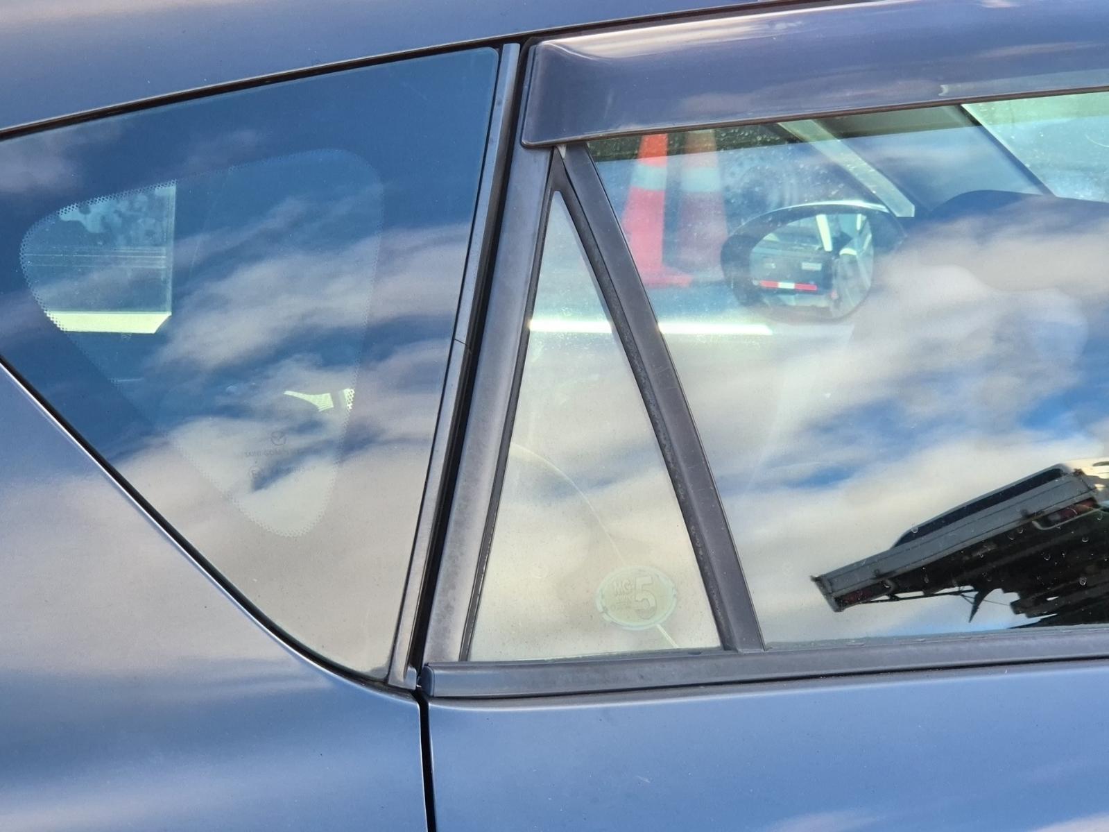 Right_Rear_1q_Door_Glass