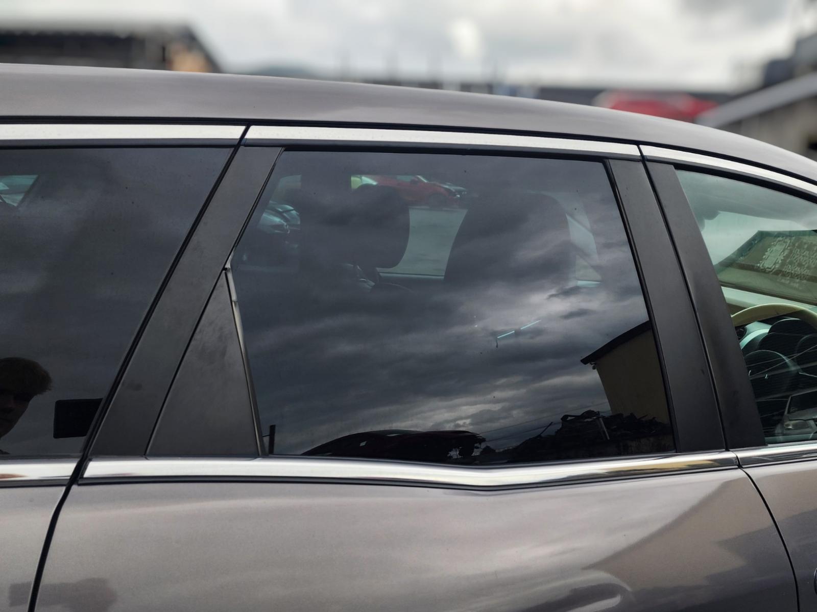 Right Rear Door Window