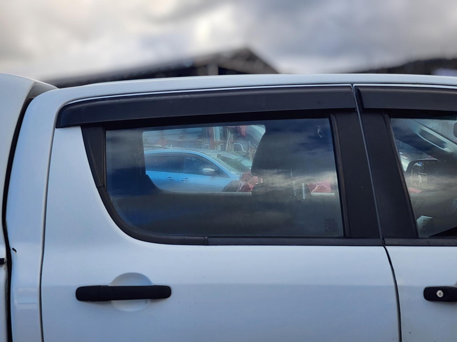 Right_Rear_Door_Window
