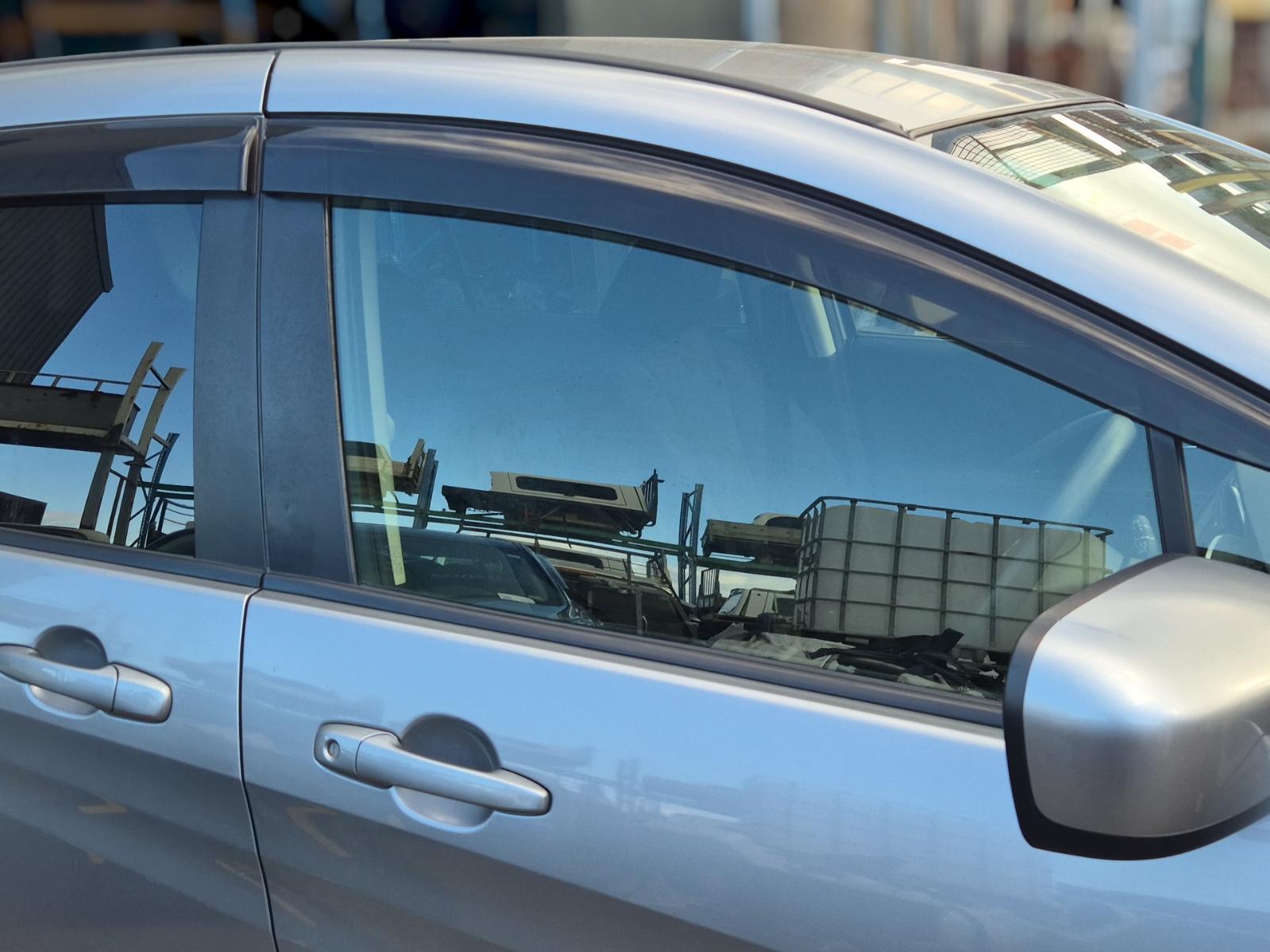 Right_Front_Door_Window