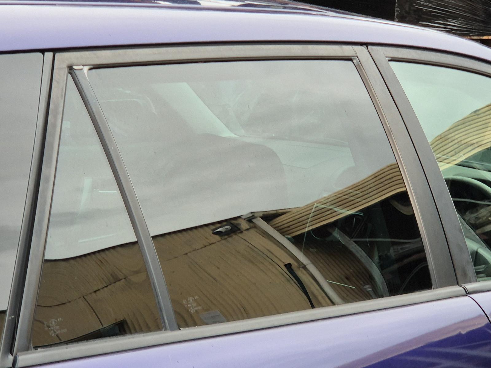 Right_Rear_Door_Window