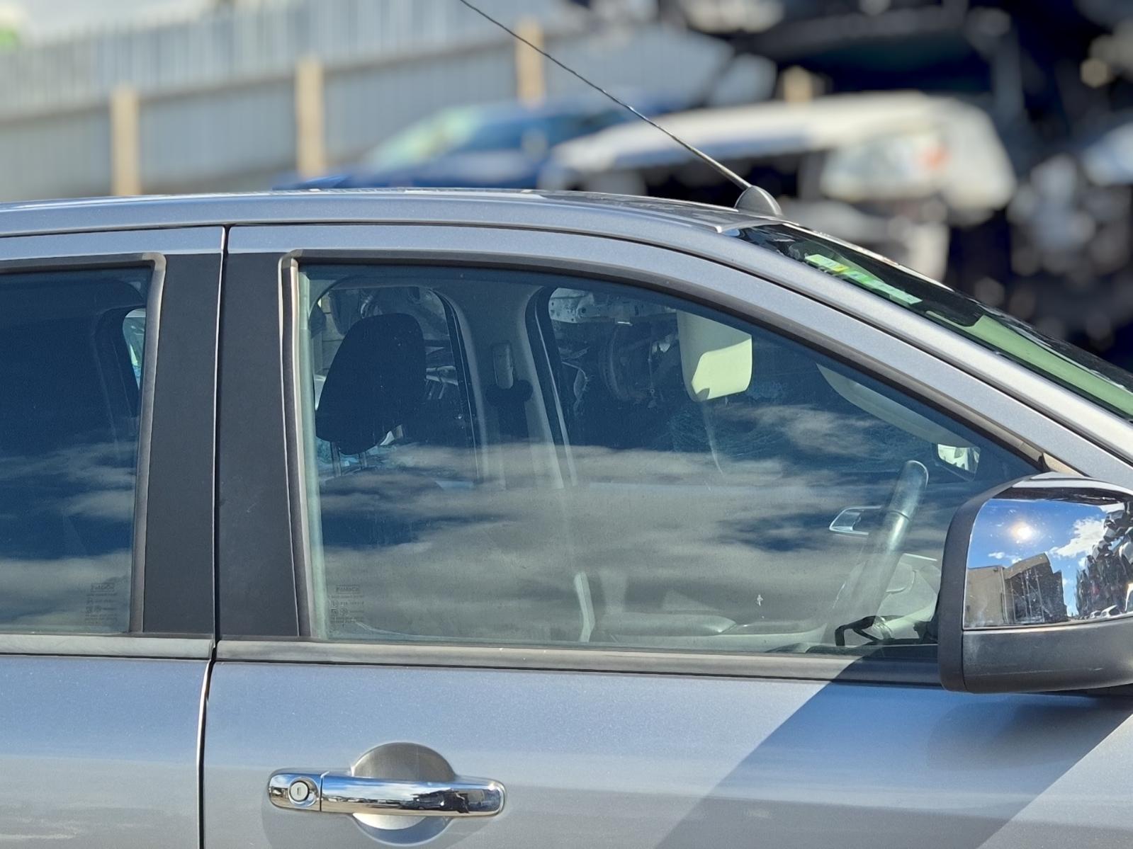 Right_Front_Door_Window