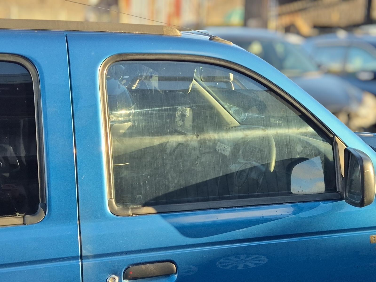 Right_Front_Door_Window