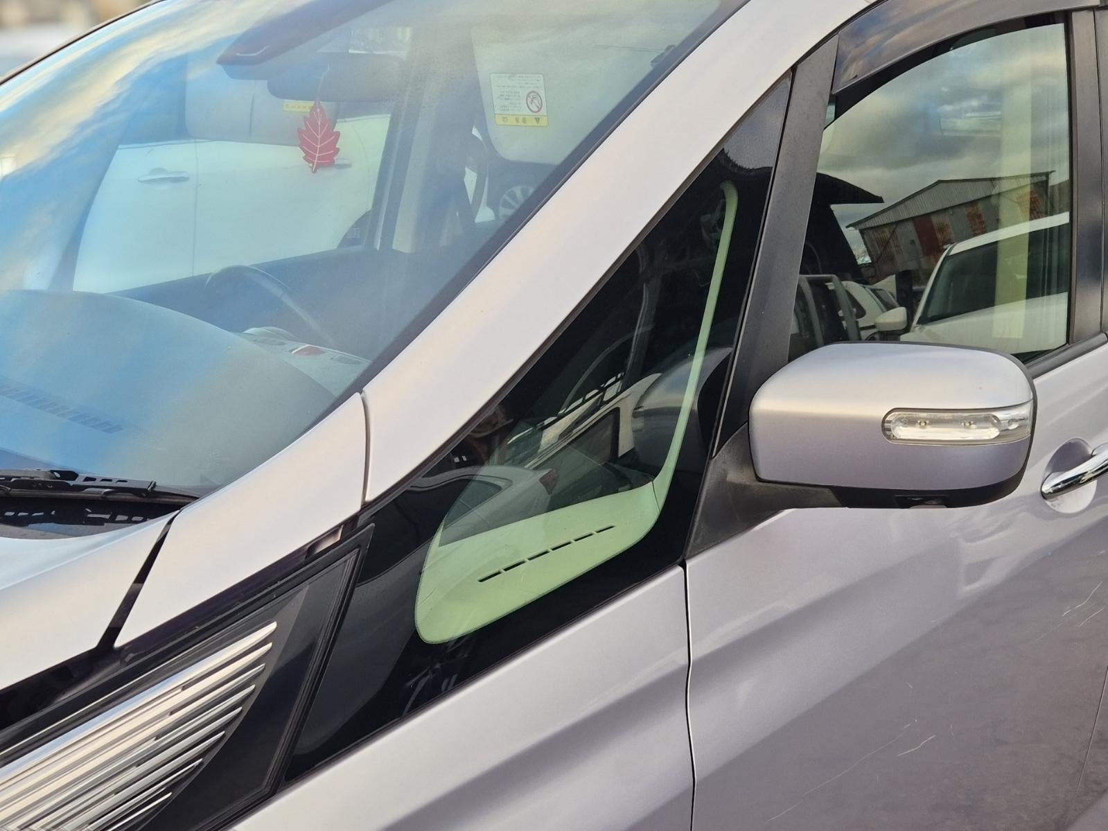 Left_Front_1q_Door_Glass
