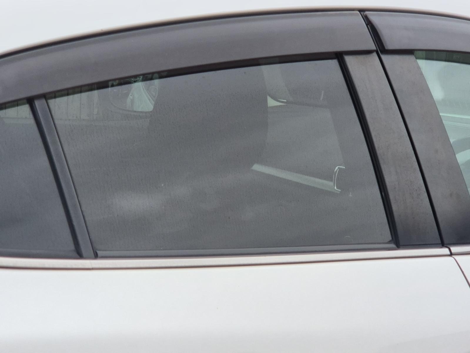 Right_Rear_Door_Window
