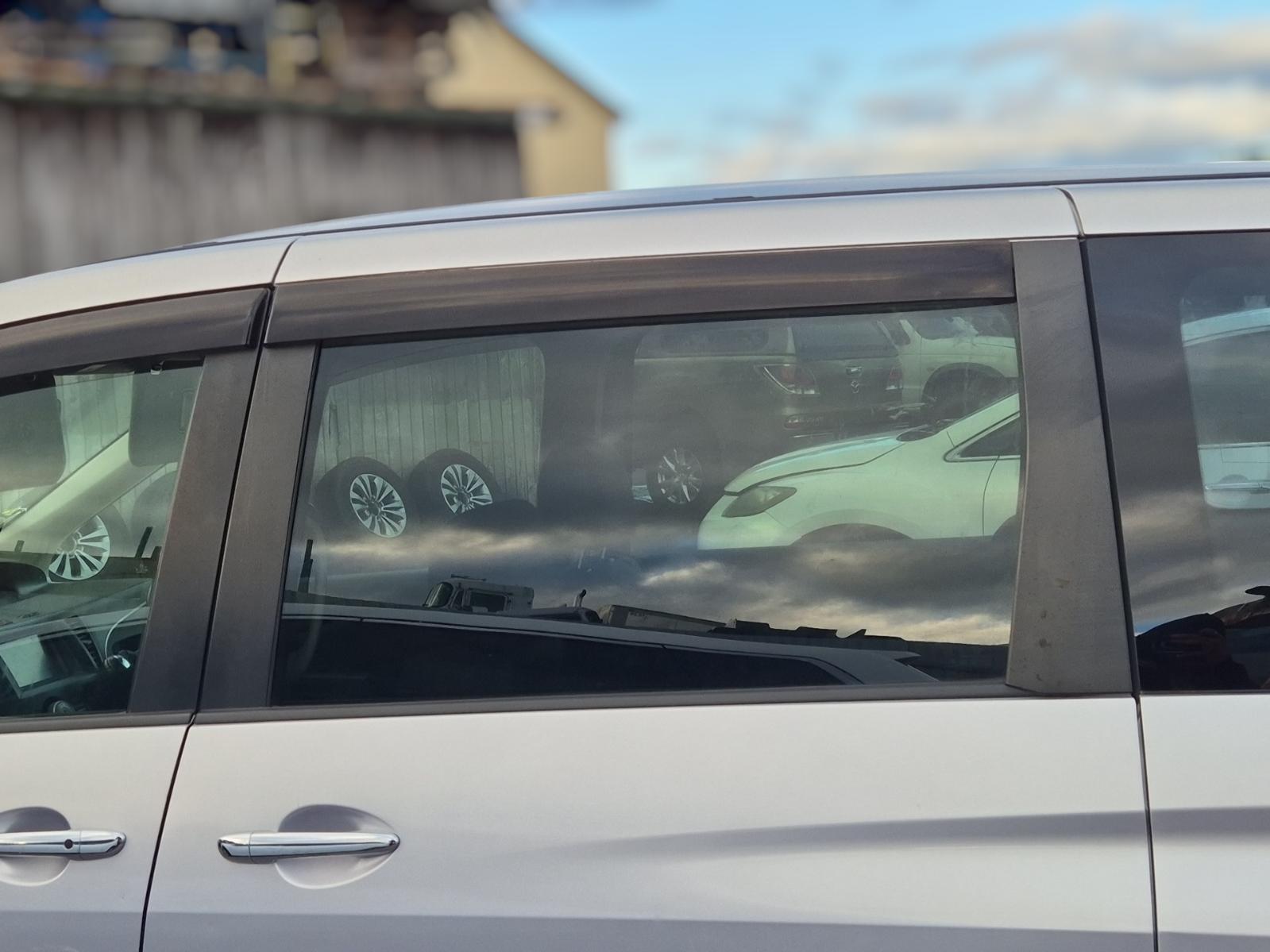 Left_Rear_Door_Window