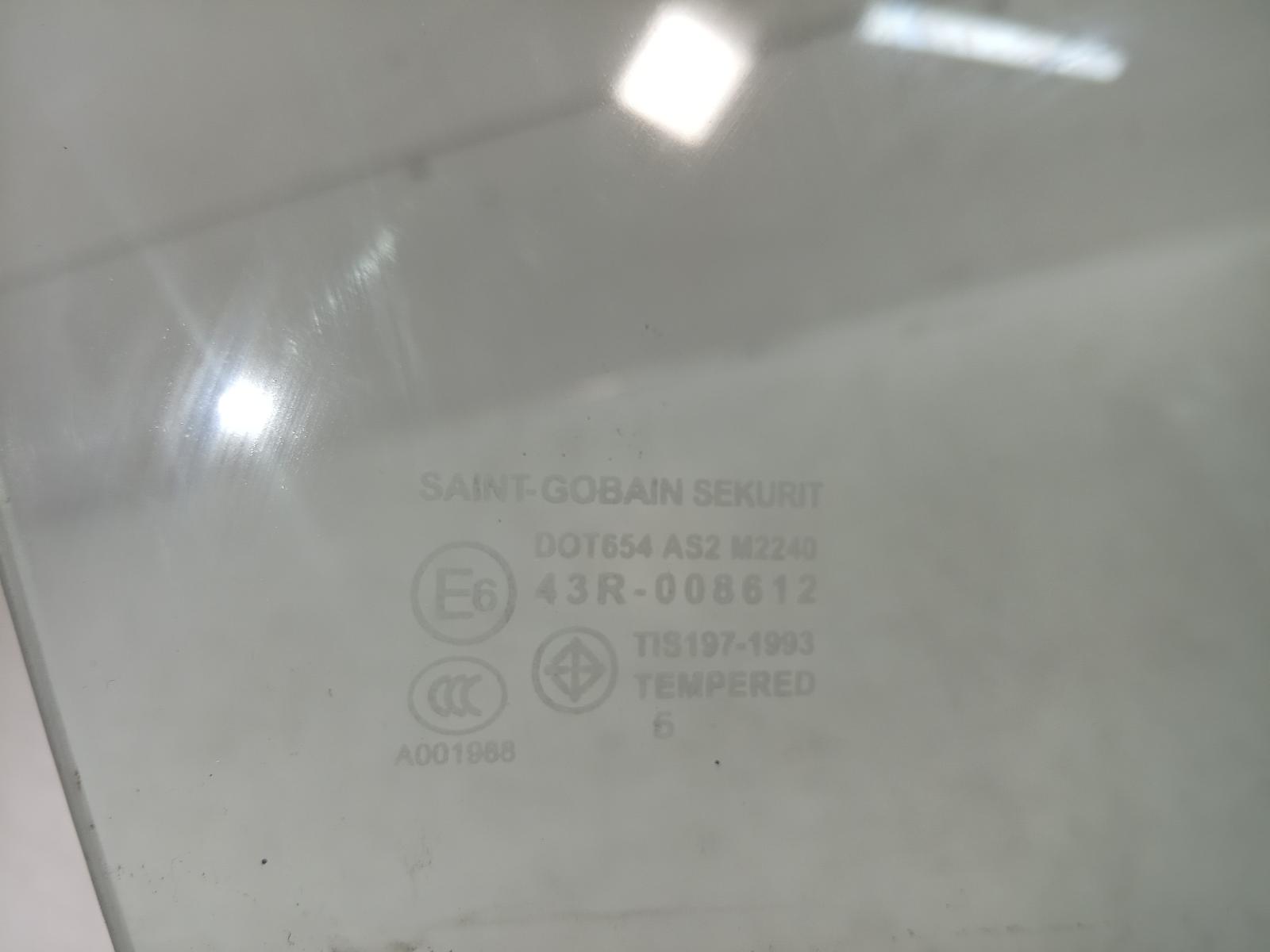 Right_Front_Door_Window