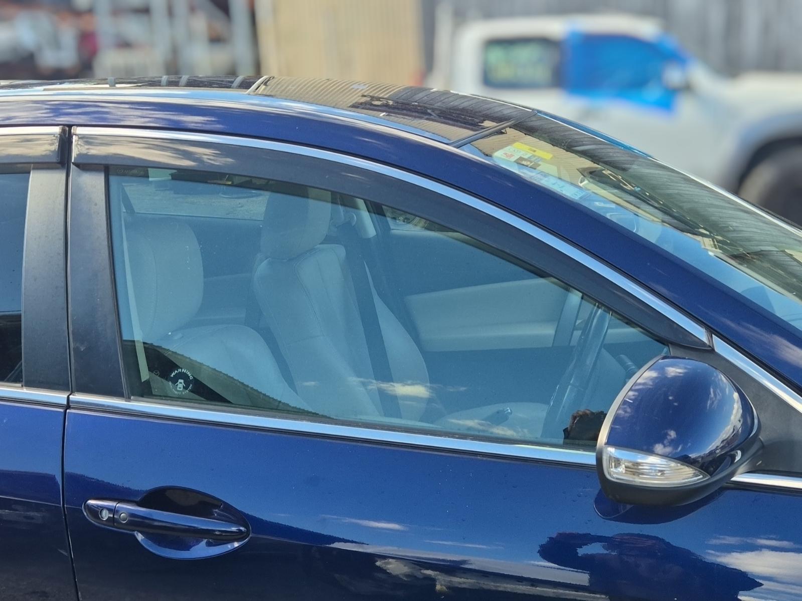 Right_Front_Door_Window