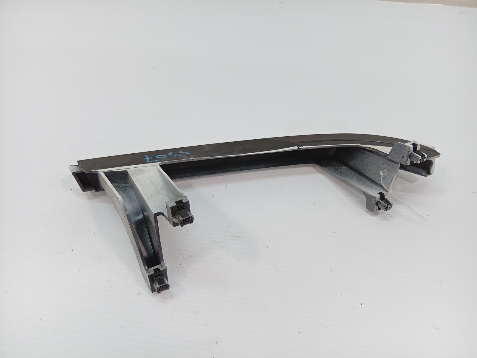 Left_Headlight_Surround