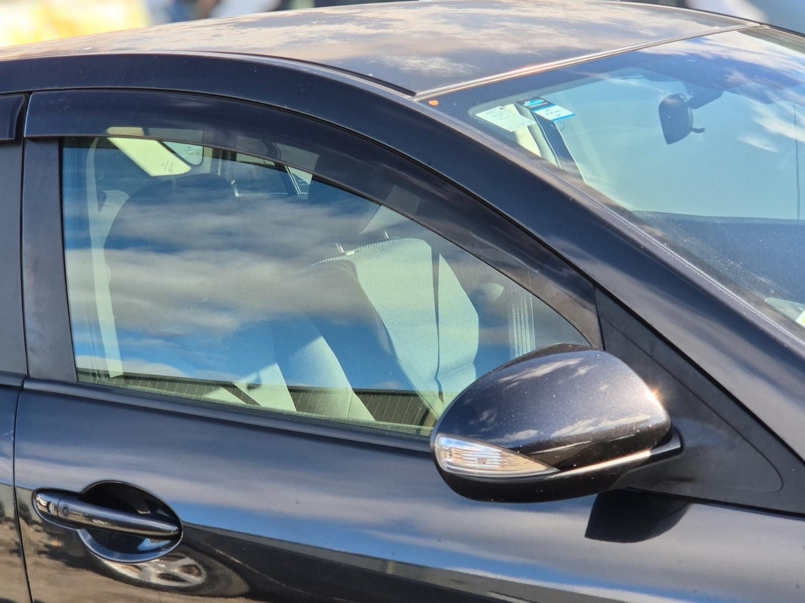 Right_Front_Door_Window