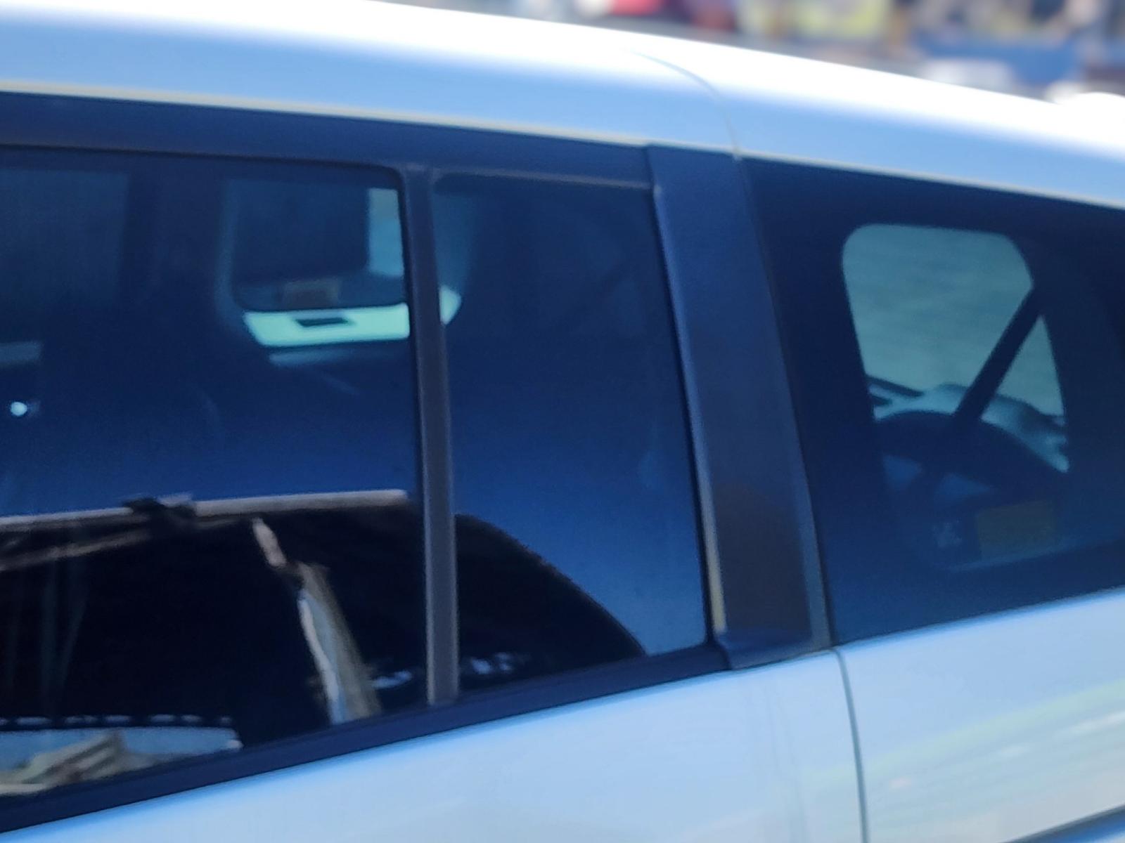 Left Rear 1q Door Glass
