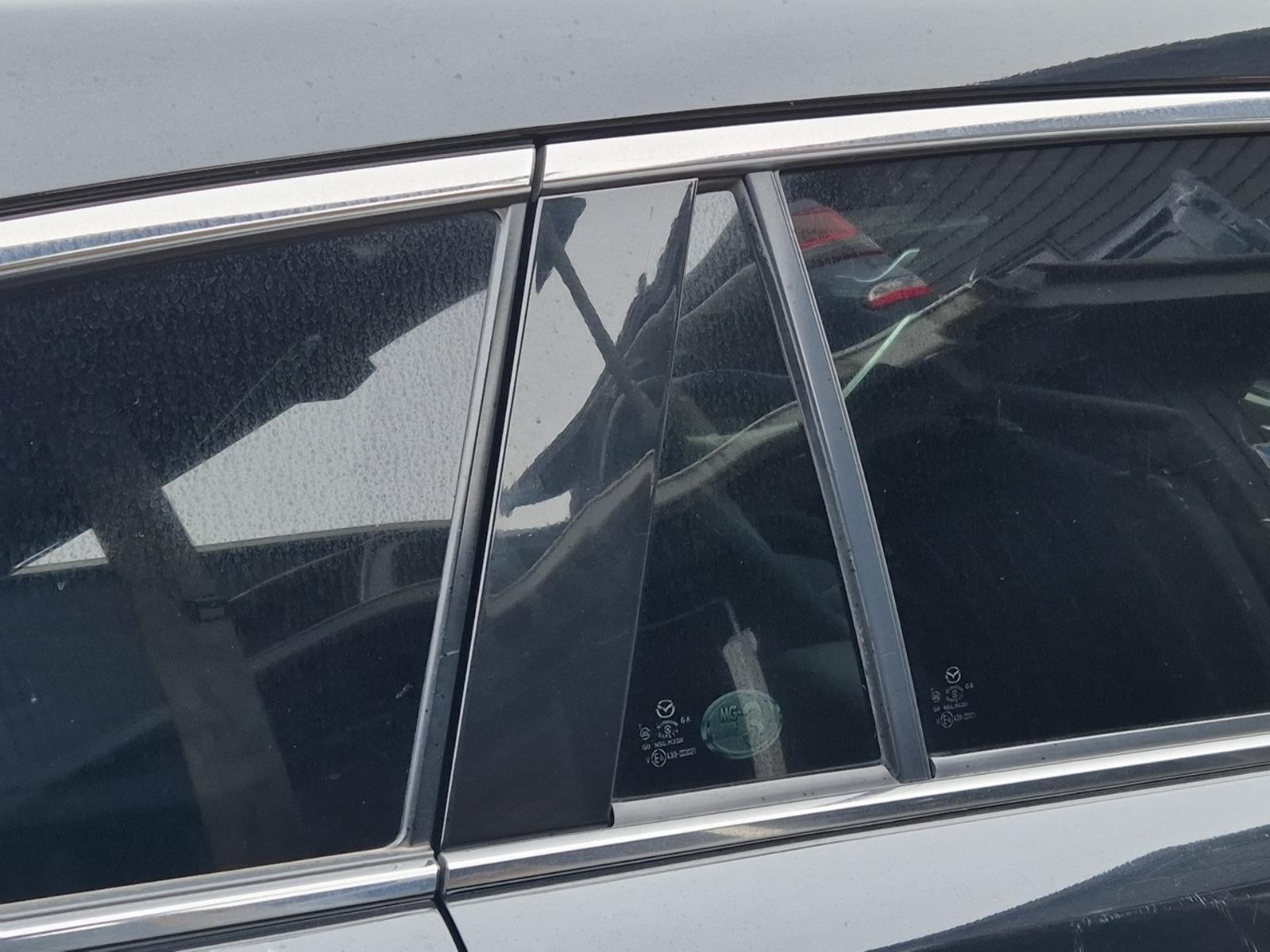 Right_Rear_1q_Door_Glass