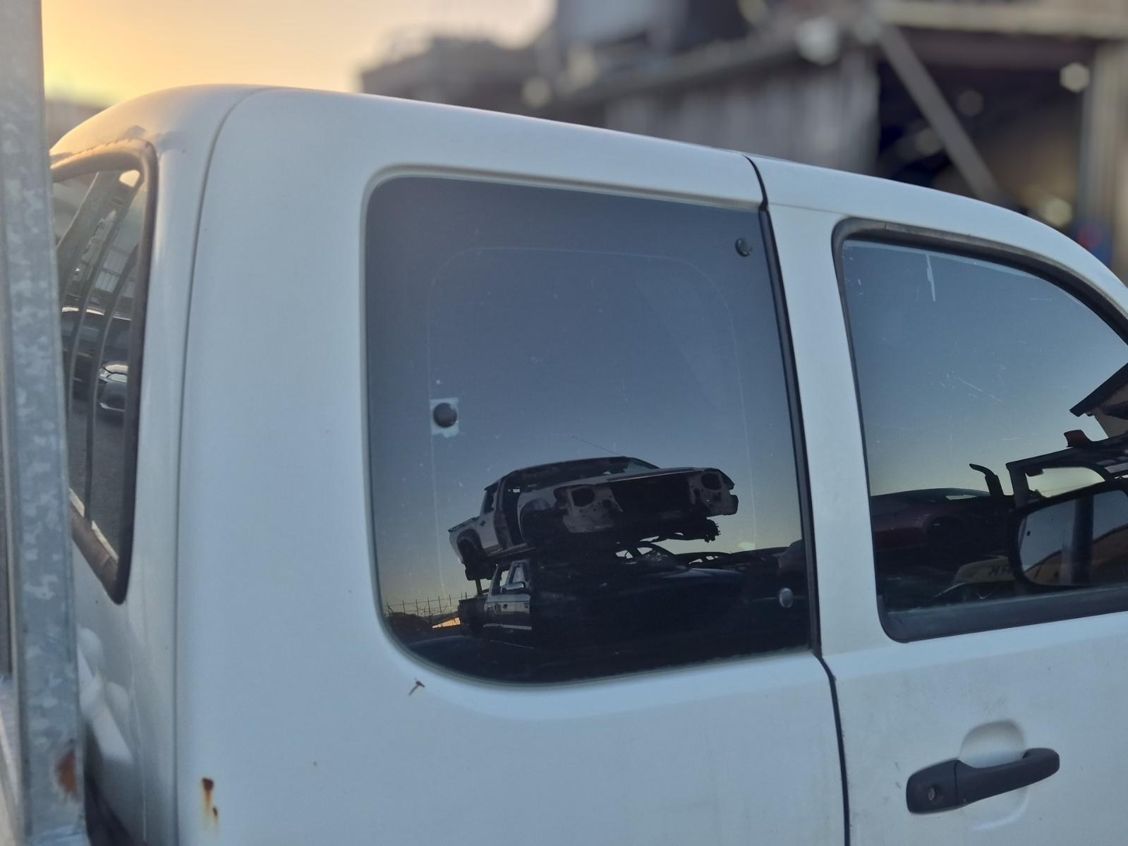 Right_Rear_Door_Window