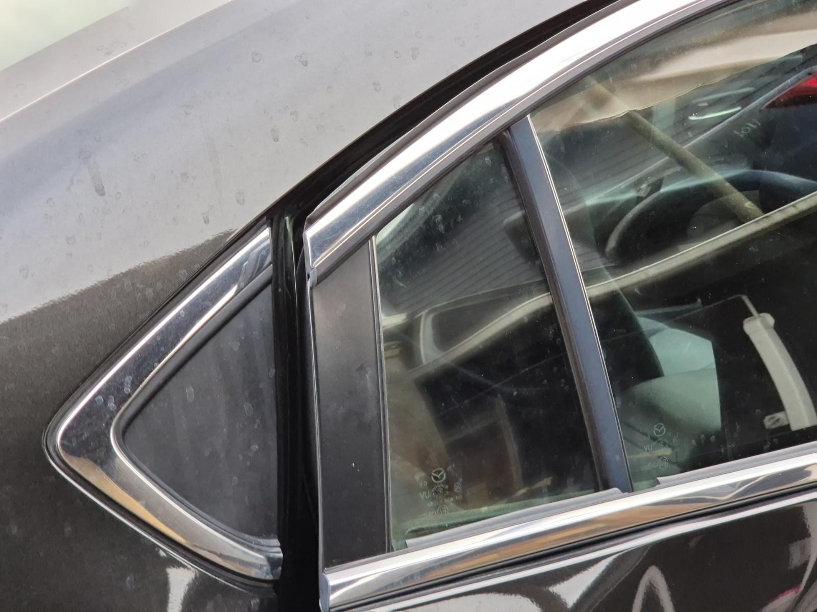 Right_Rear_1q_Door_Glass