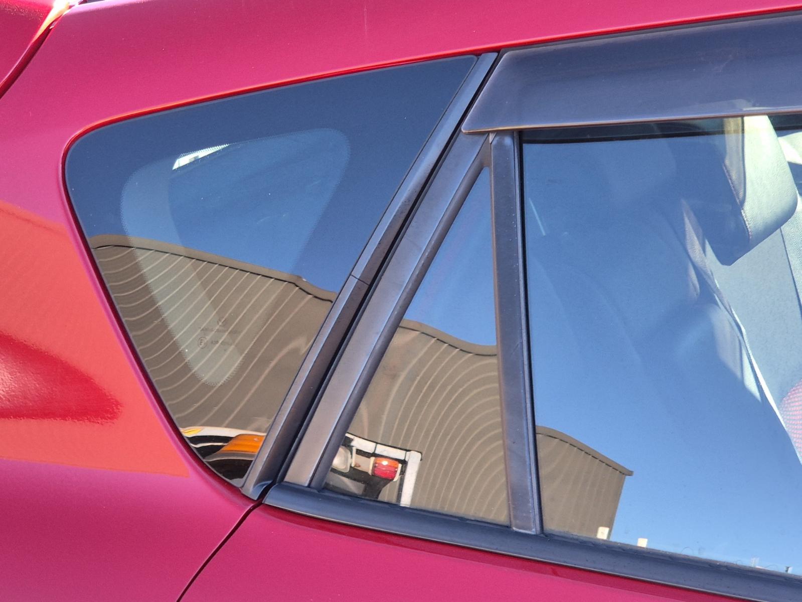 Right_Rear_1q_Door_Glass