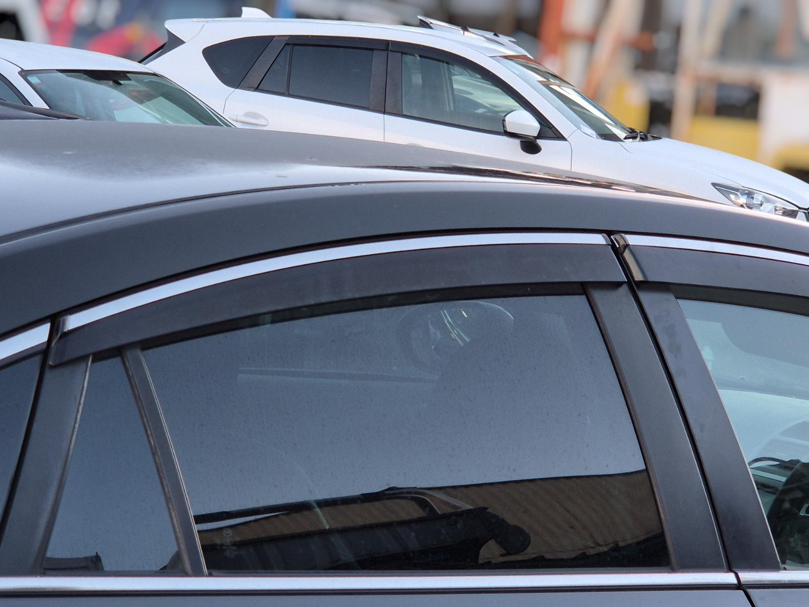Right_Rear_Door_Window