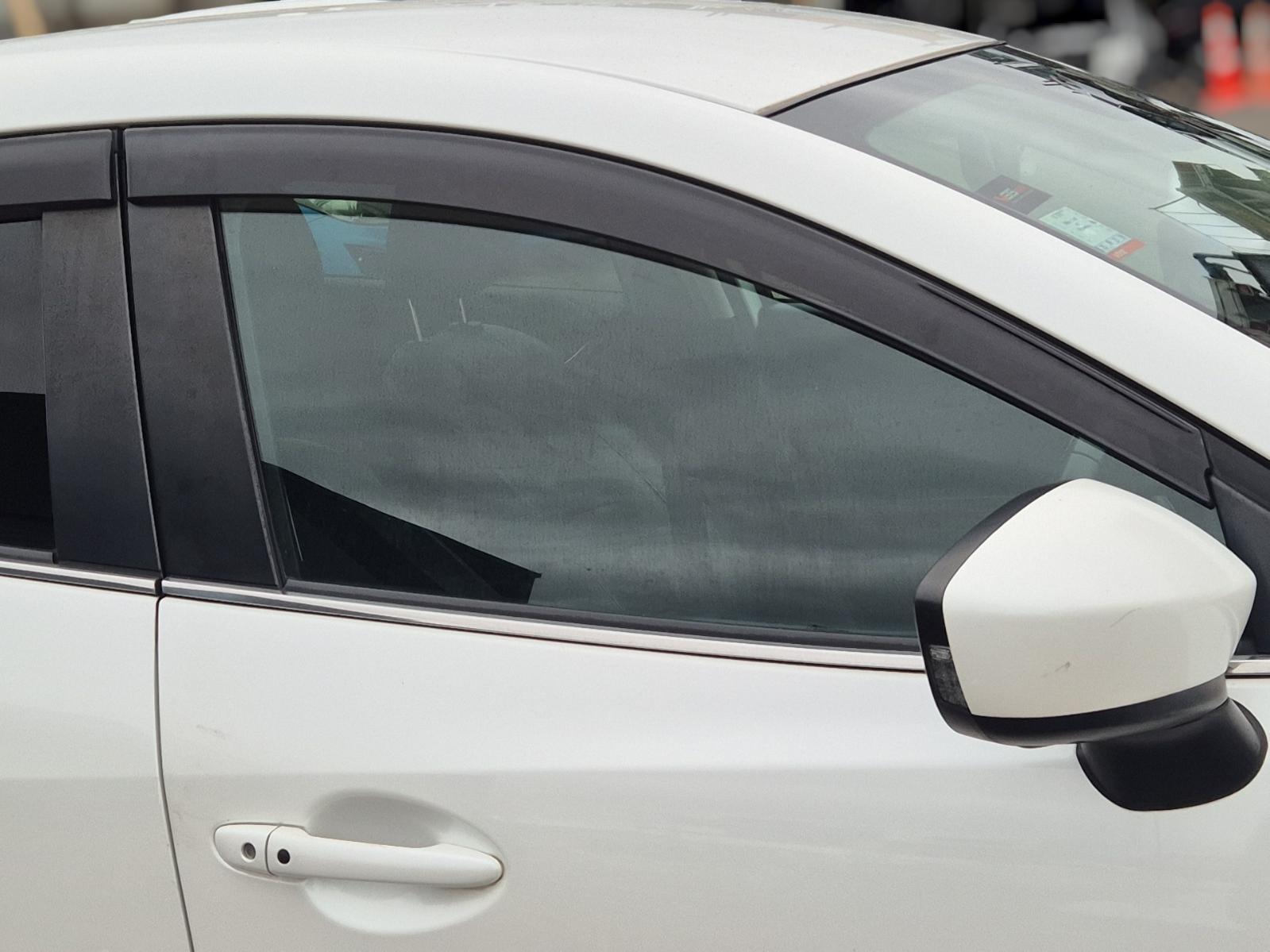 Right_Front_Door_Window