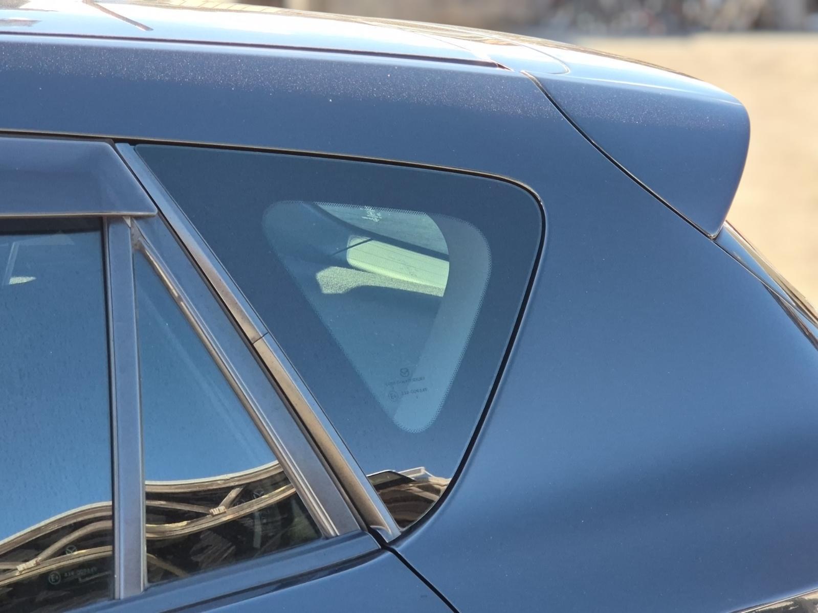 Left_Rear_Side_Glass