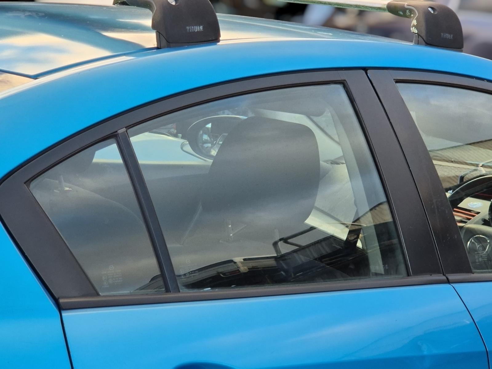 Right_Rear_Door_Window