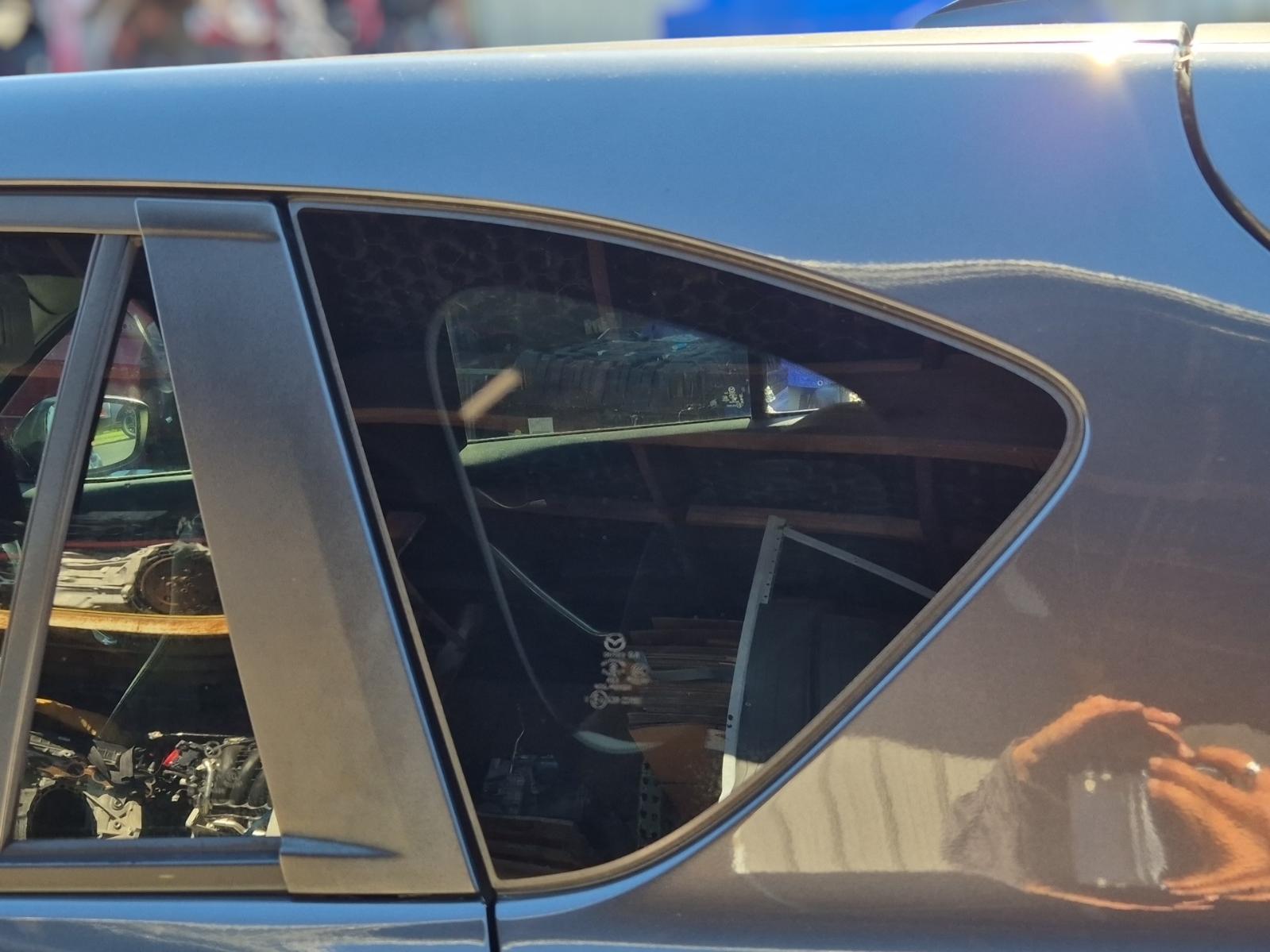 Left_Rear_Side_Glass