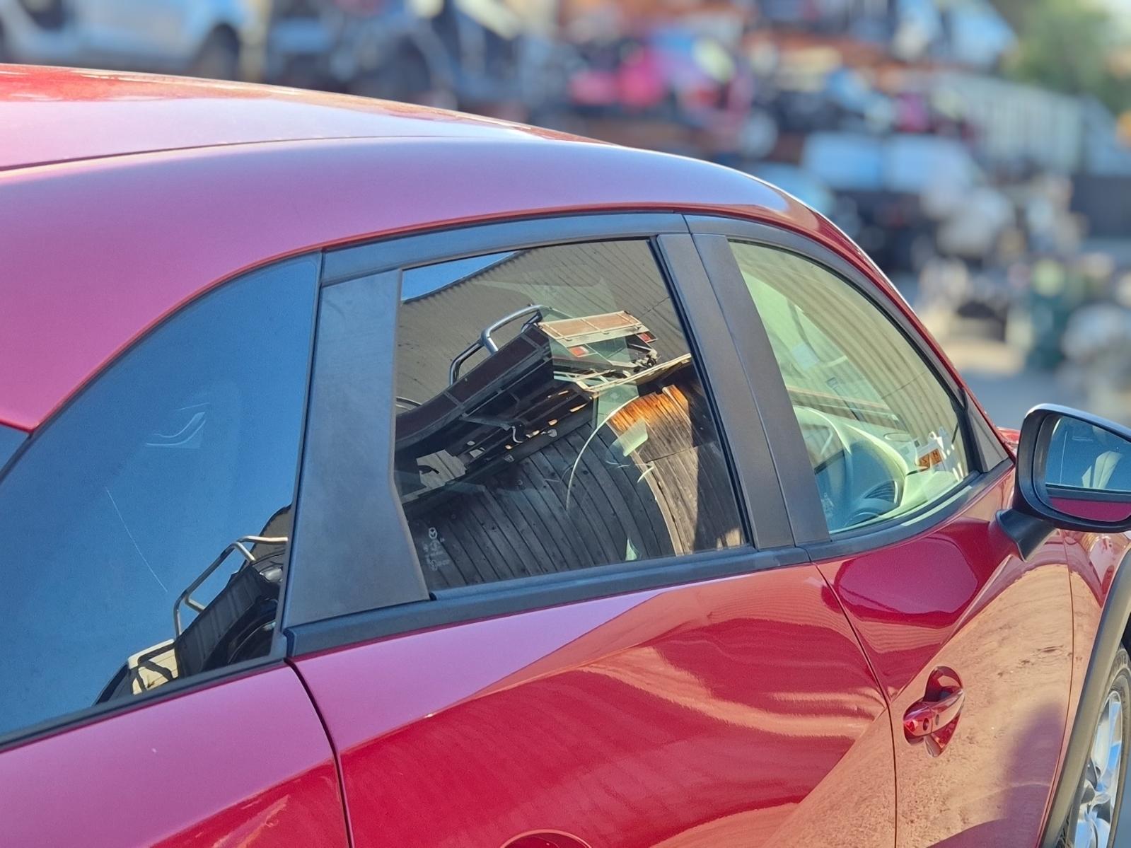 Right_Rear_Door_Window
