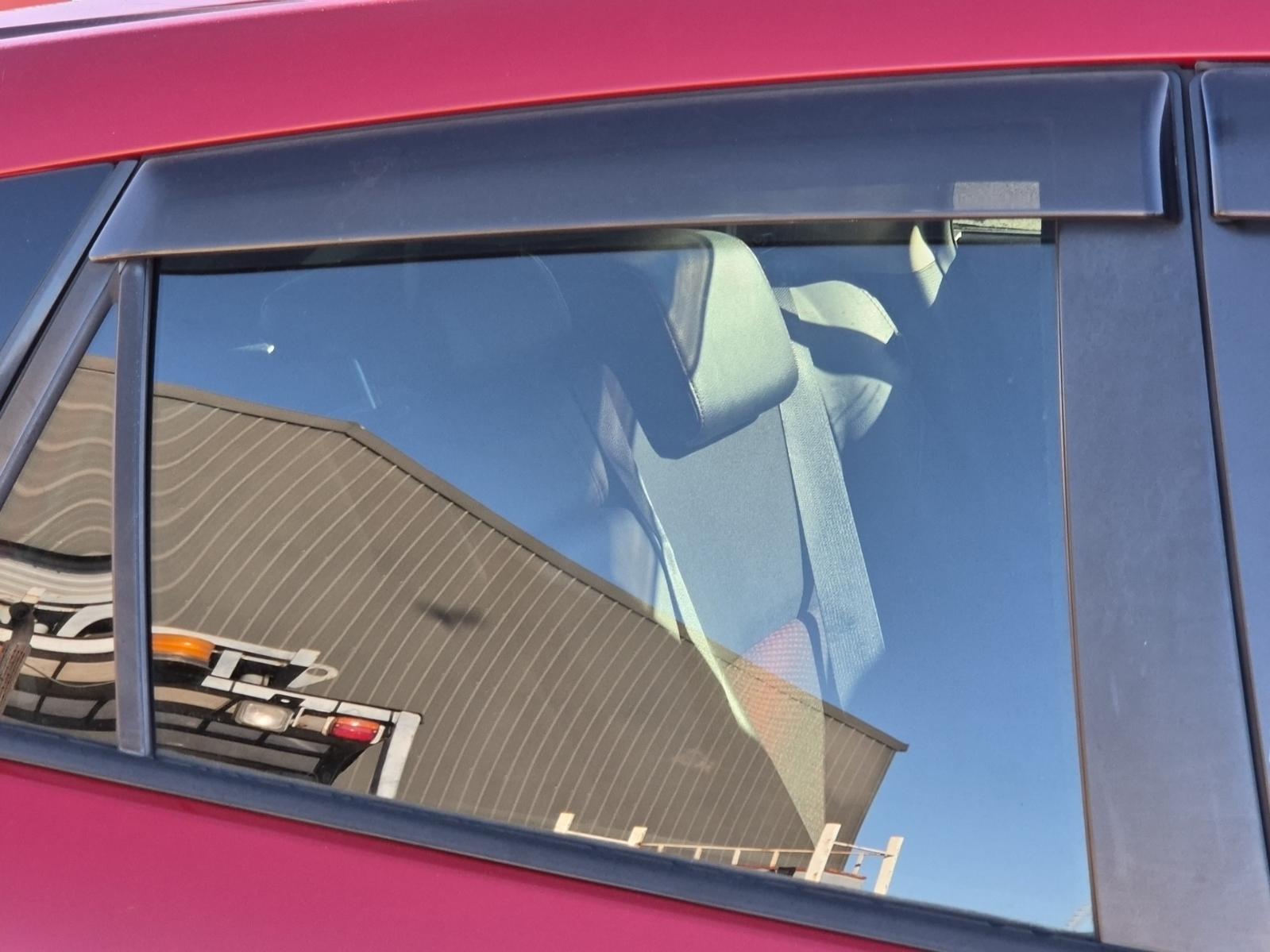 Right_Rear_Door_Window