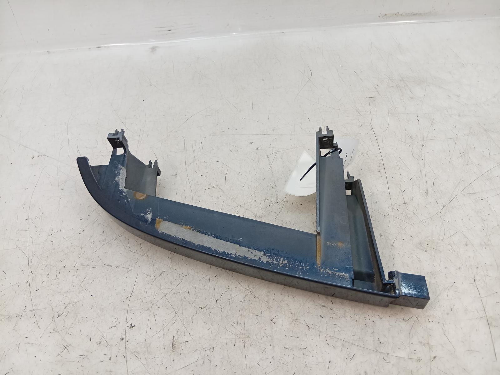 Left_Headlight_Surround