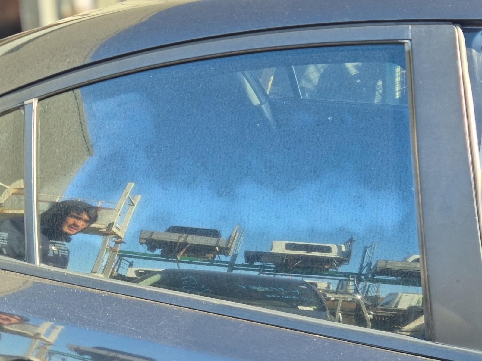 Right_Rear_Door_Window
