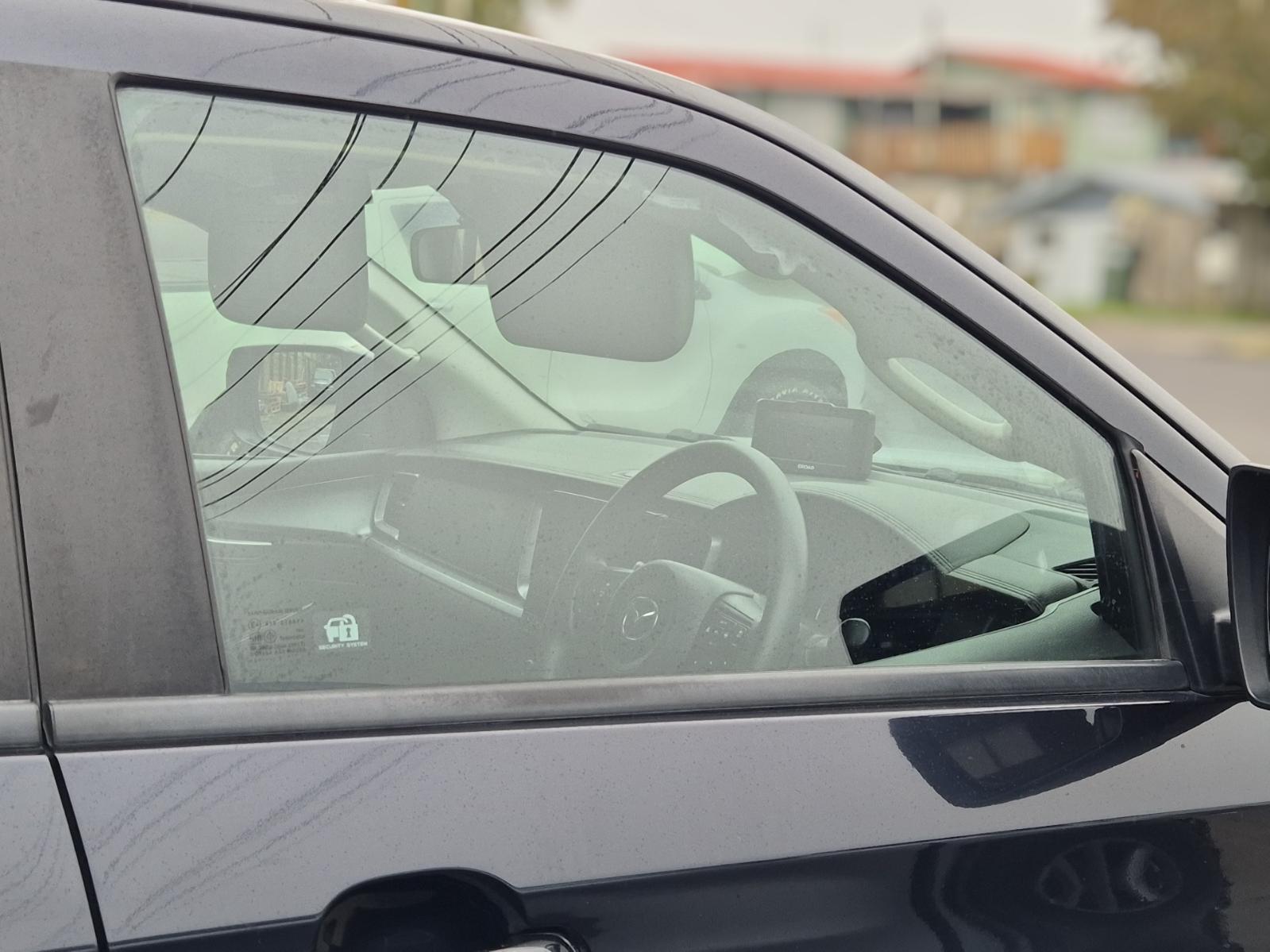 Right_Front_Door_Window