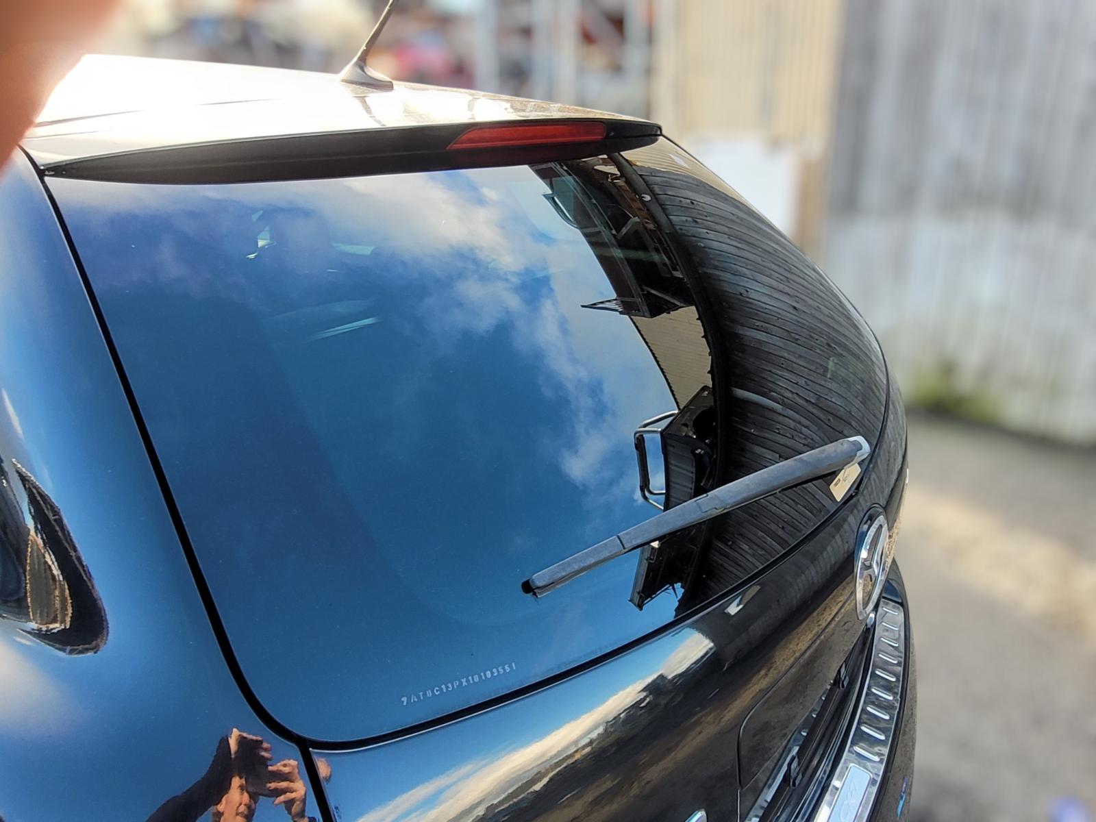 Rear_Tailgate_Glass