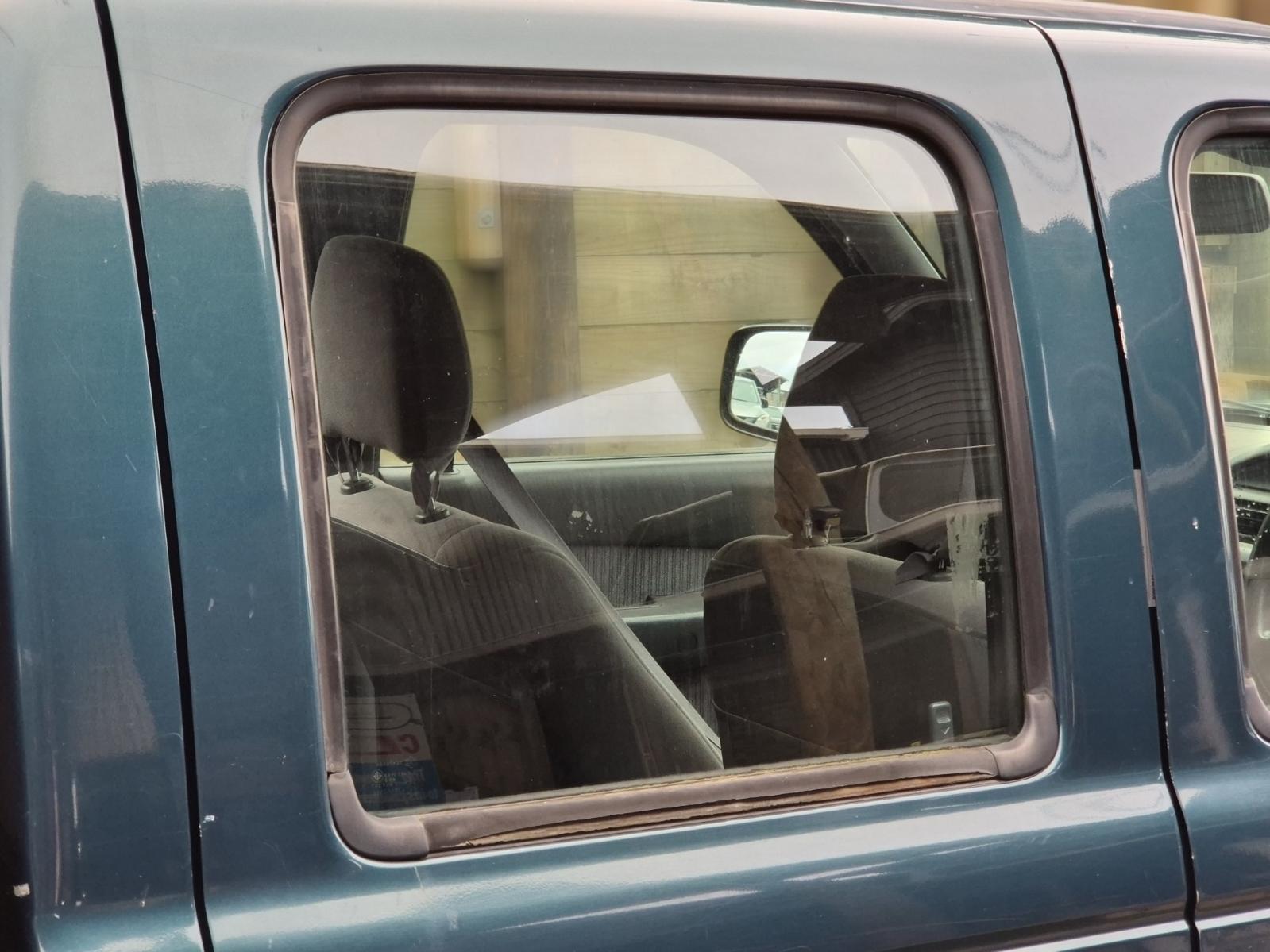 Right_Rear_Door_Window