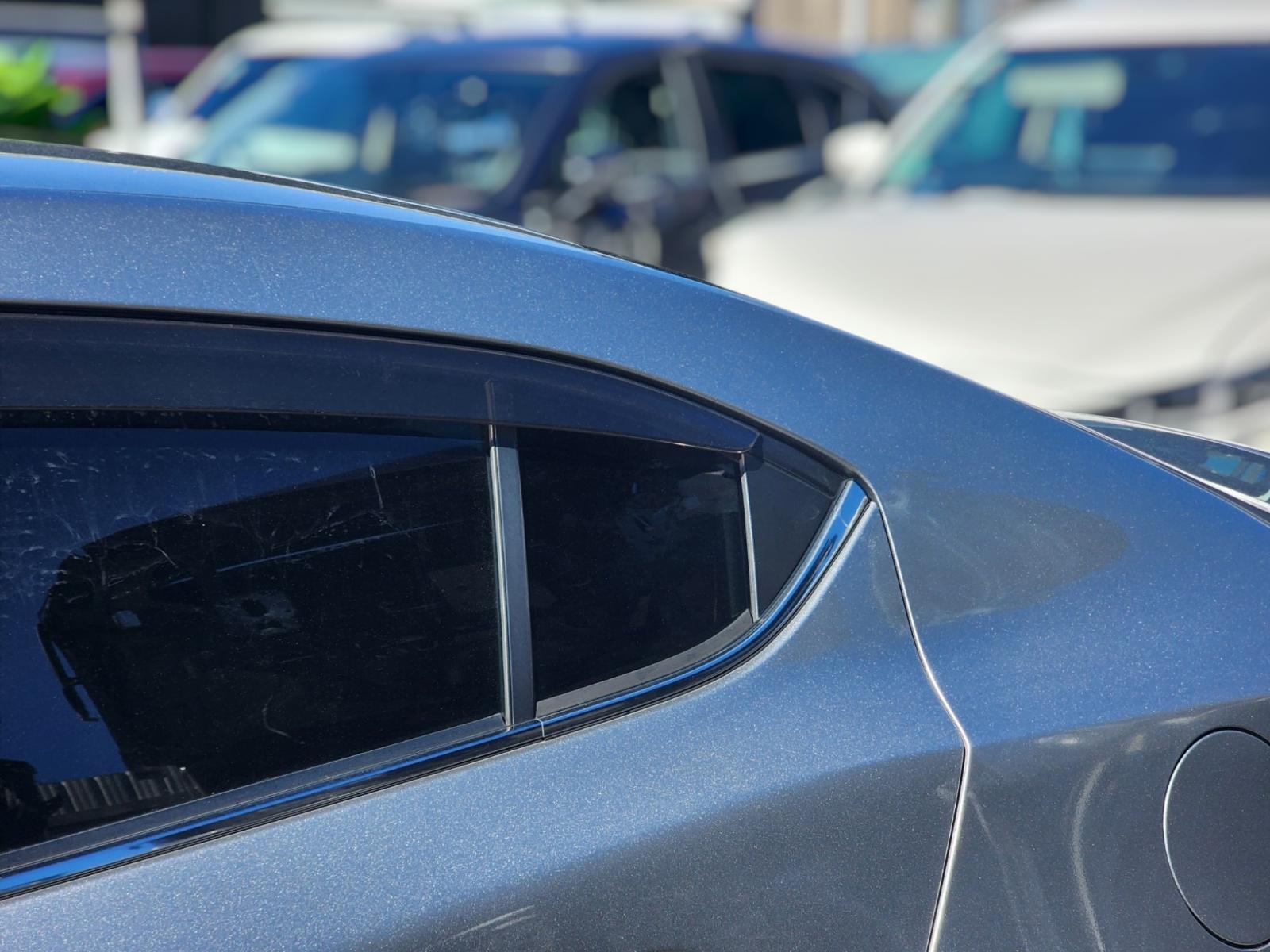 Left Rear 1q Door Glass