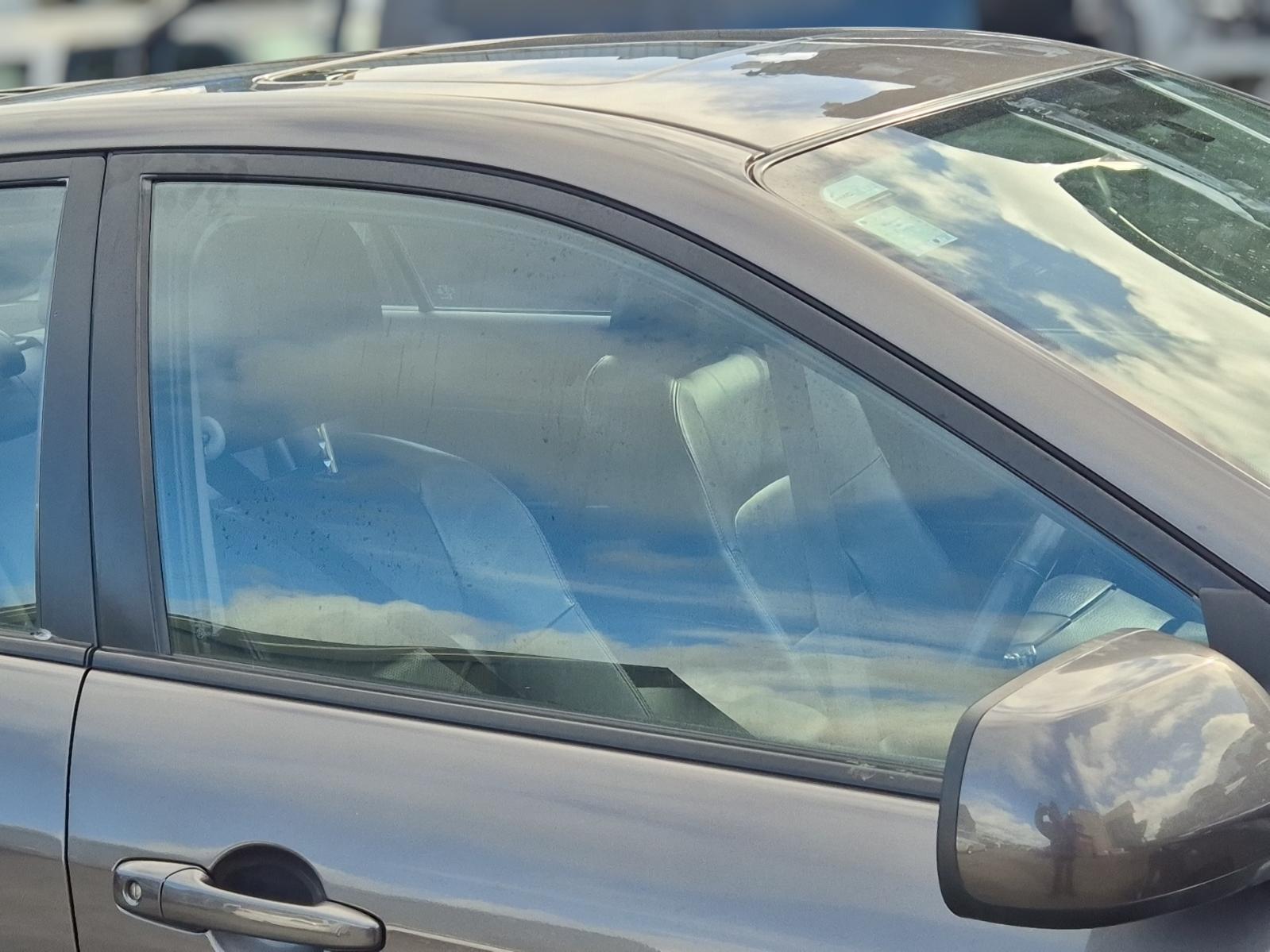 Right_Front_Door_Window