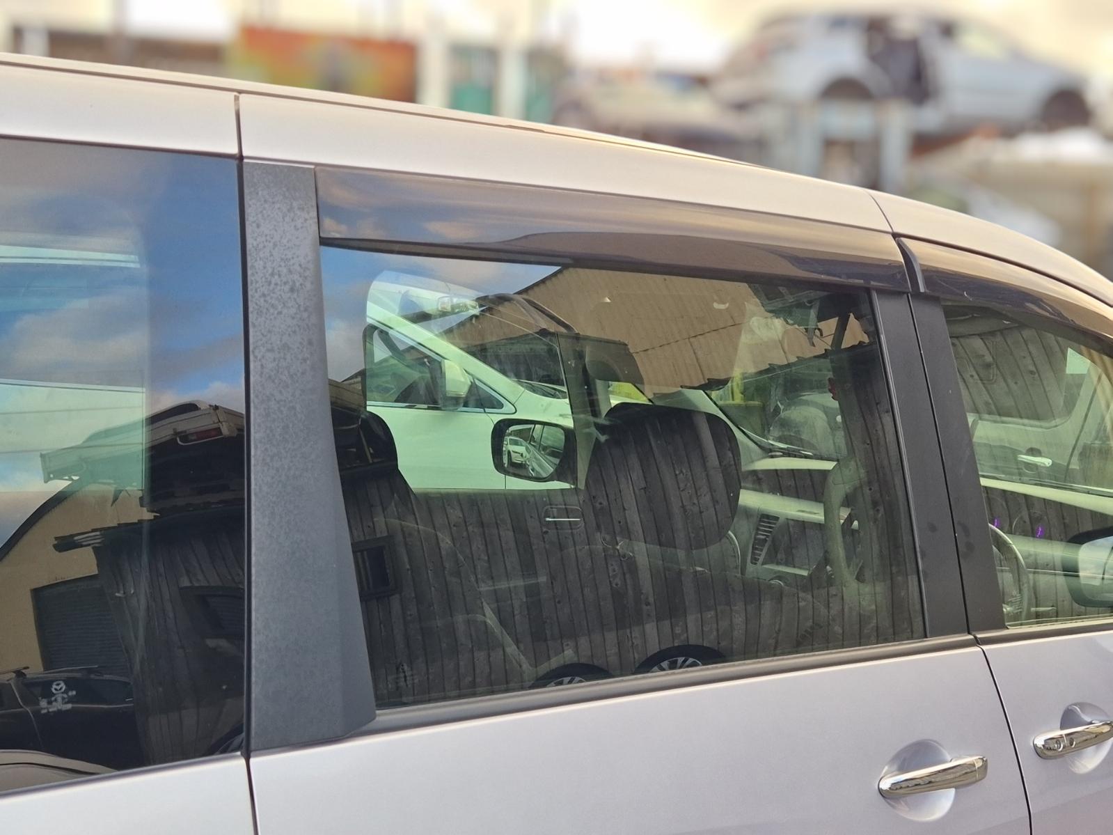 Right_Rear_Door_Window