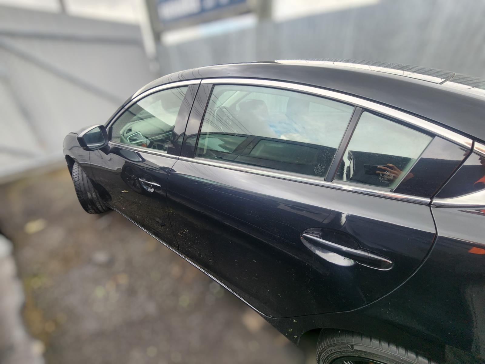 Left_Rear_Door_Sliding