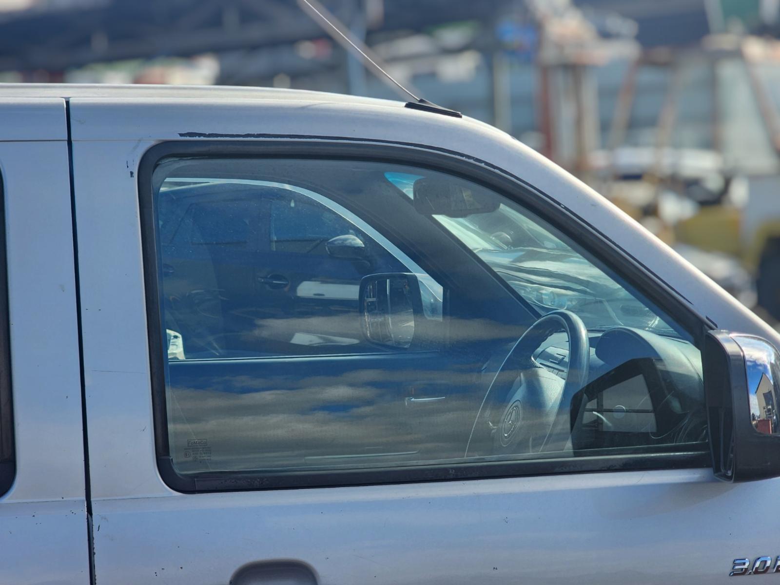 Right_Front_Door_Window