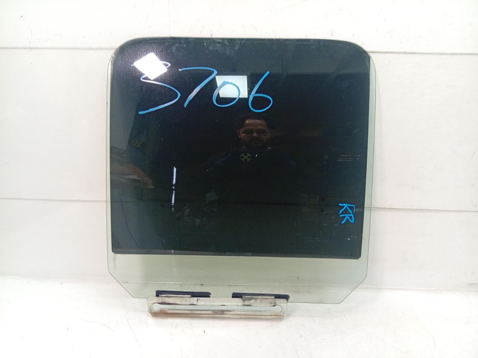 Right_Rear_Door_Window