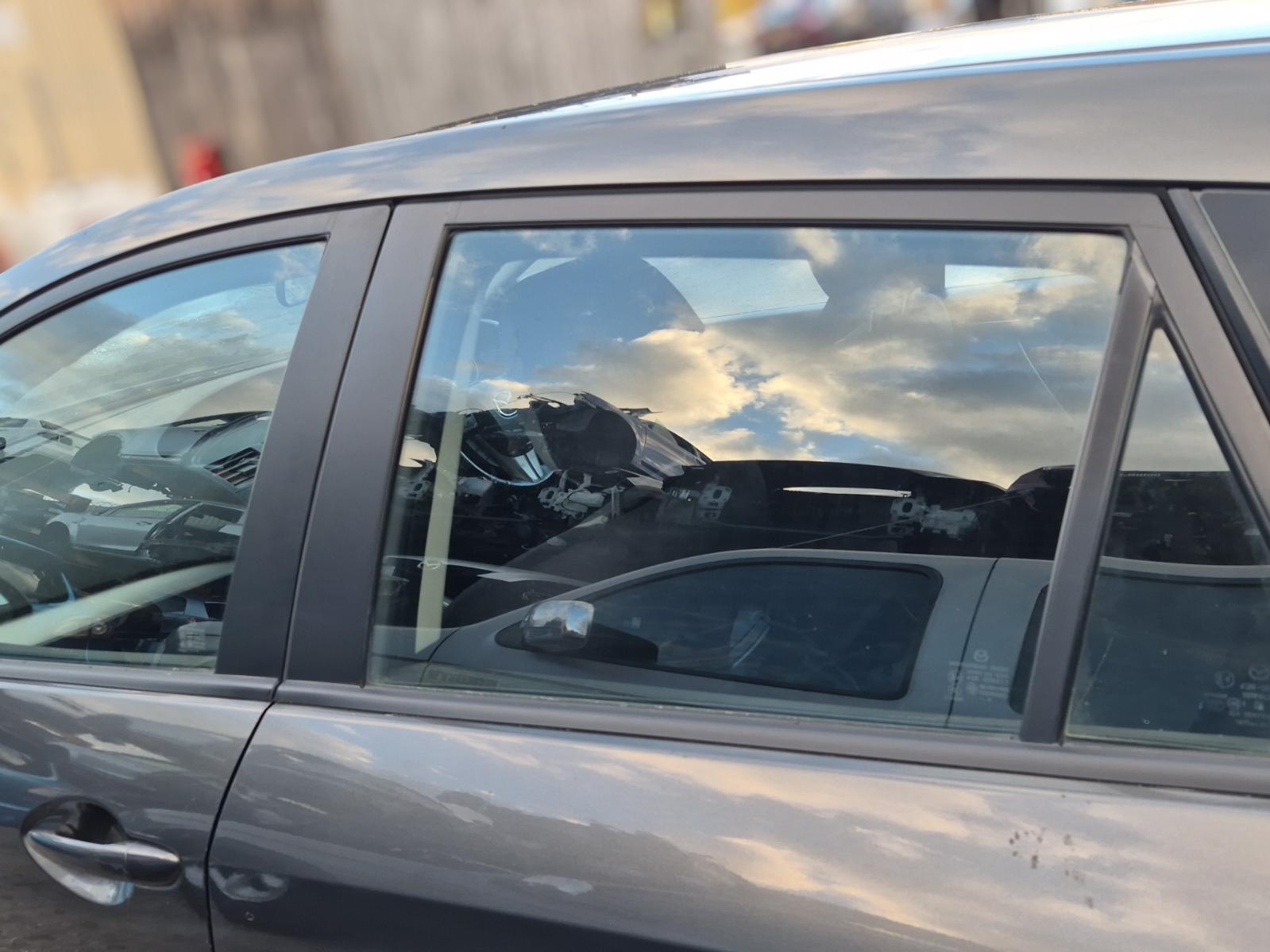 Left_Rear_Door_Window